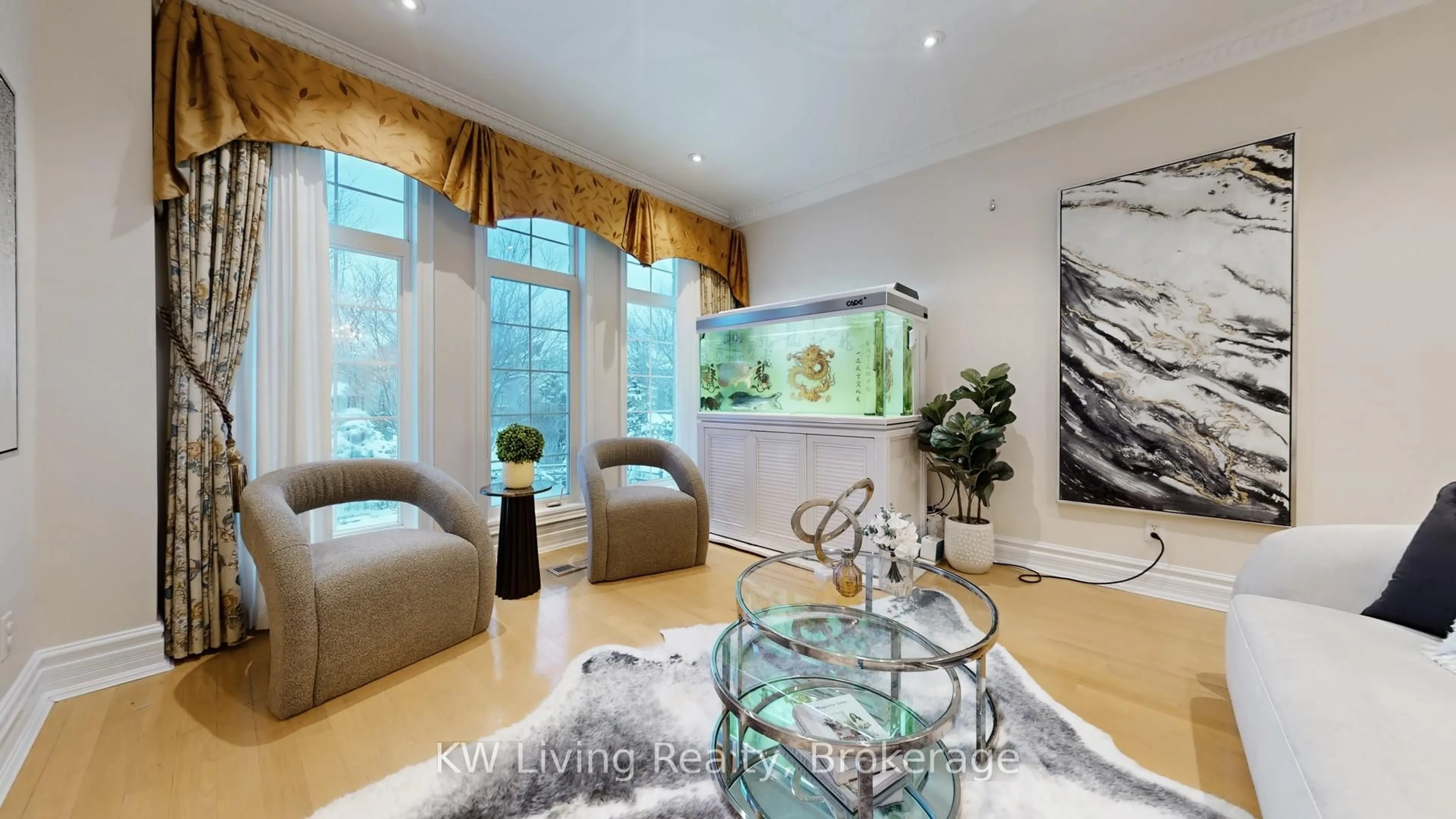 Living room with furniture, unknown for 55 Frybrook Cres, Richmond Hill Ontario L5B 4B9