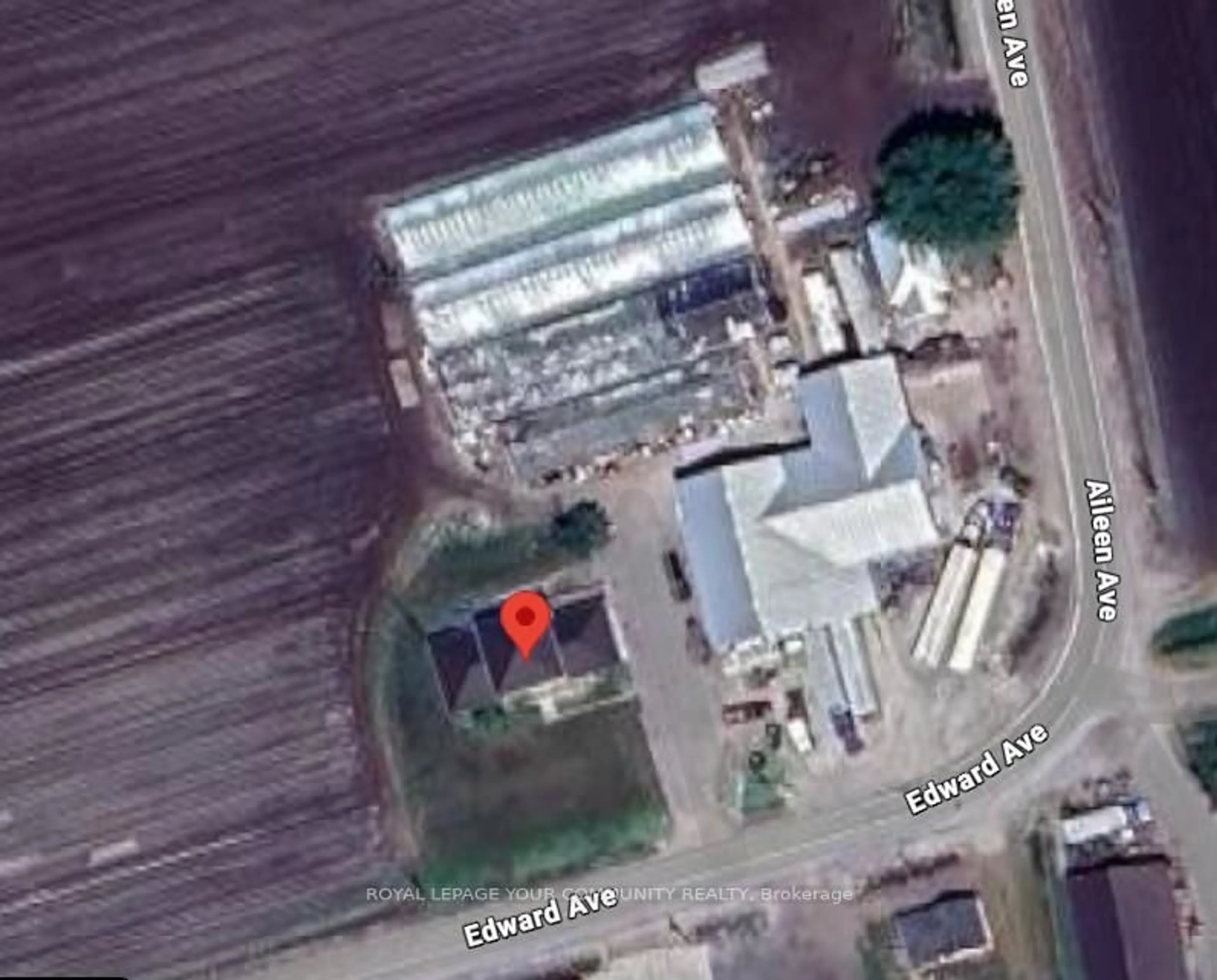 A pic from outside/outdoor area/front of a property/back of a property/a pic from drone, building for 200 Edward Ave, King Ontario L3Y 4V9