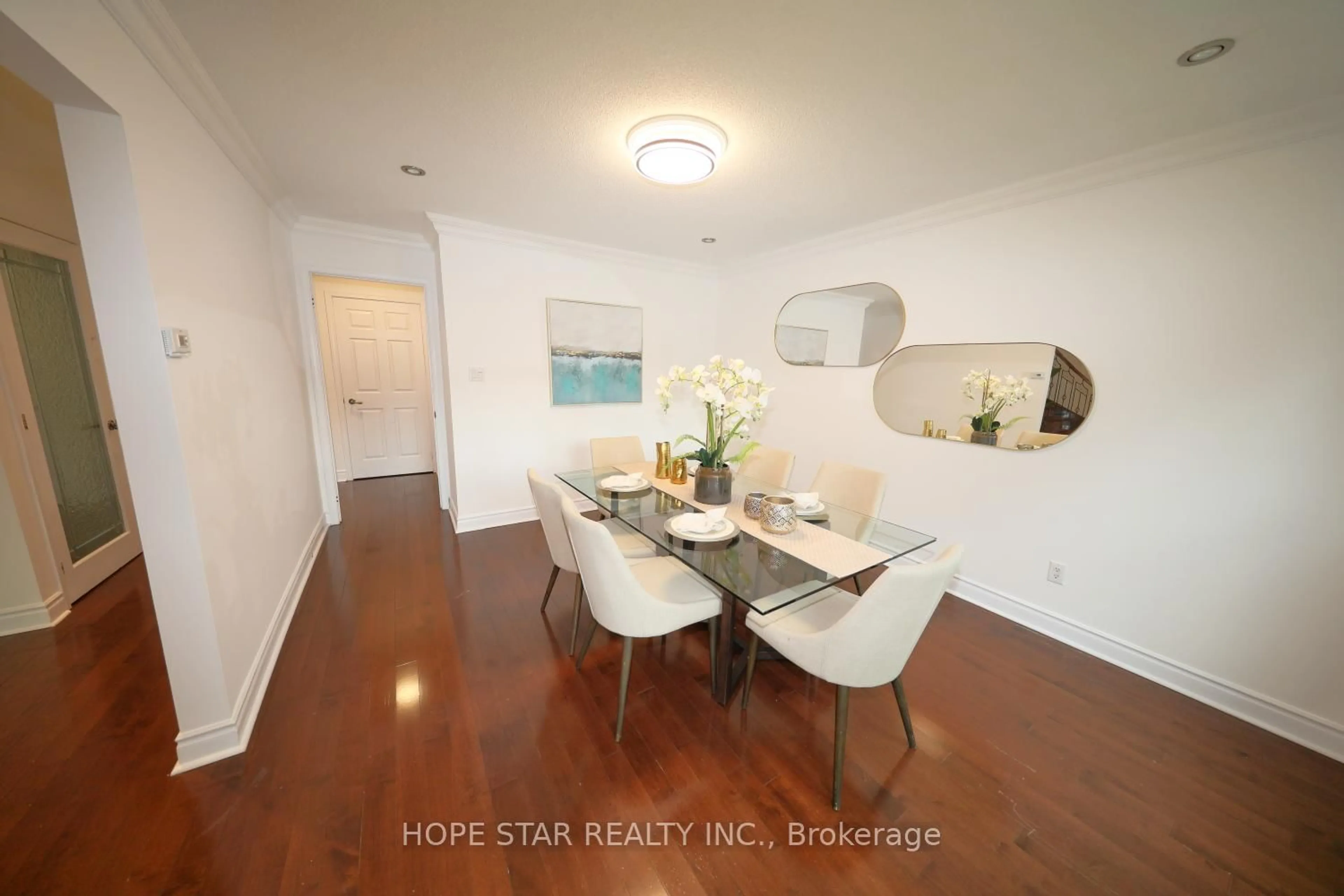 Dining room, wood/laminate floor for 26 Ferndell Circ, Markham Ontario L3R 3Y8