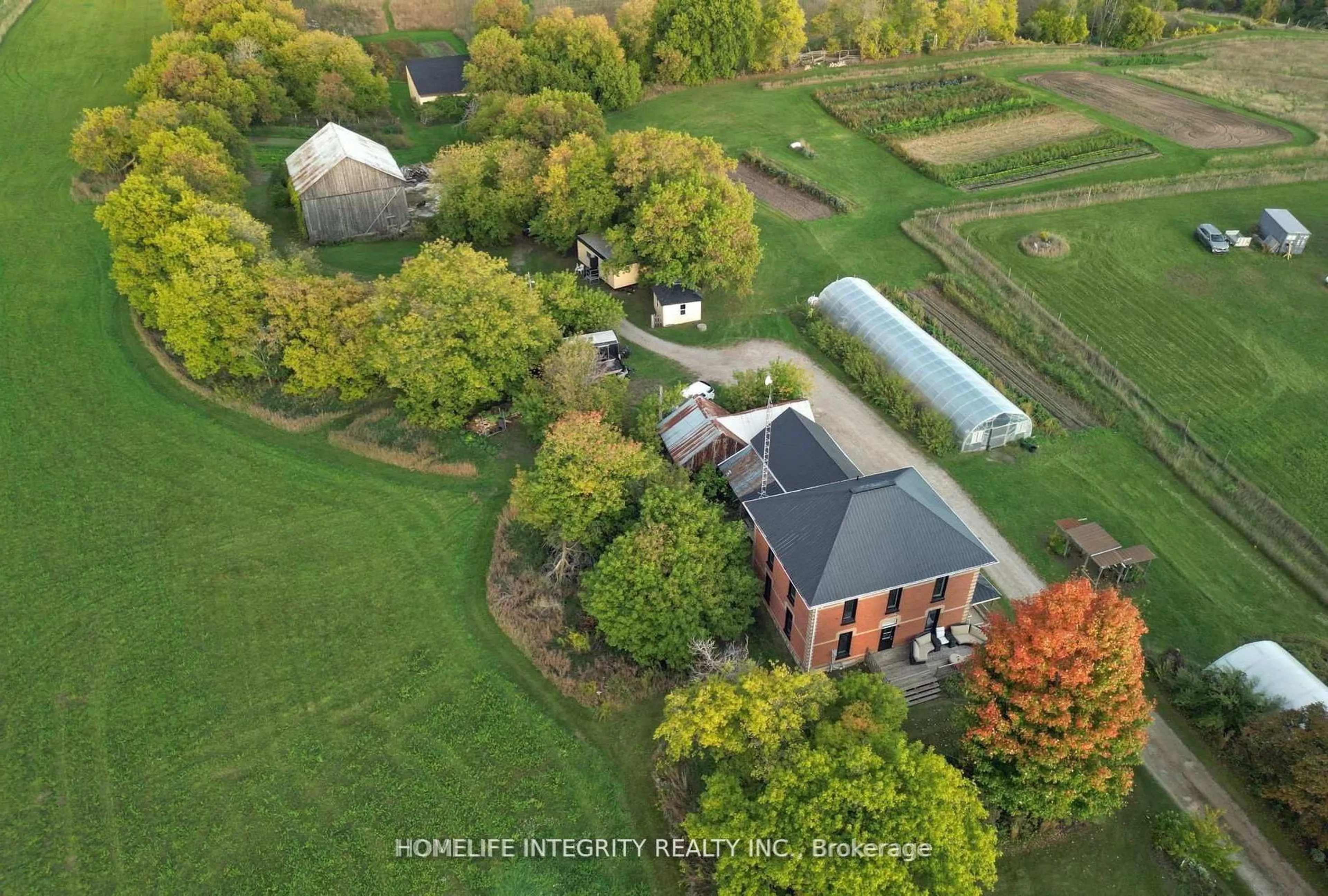 A pic from outside/outdoor area/front of a property/back of a property/a pic from drone, unknown for 995305 Mono Adjala Townline, Adjala-Tosorontio Ontario L9R 1V1