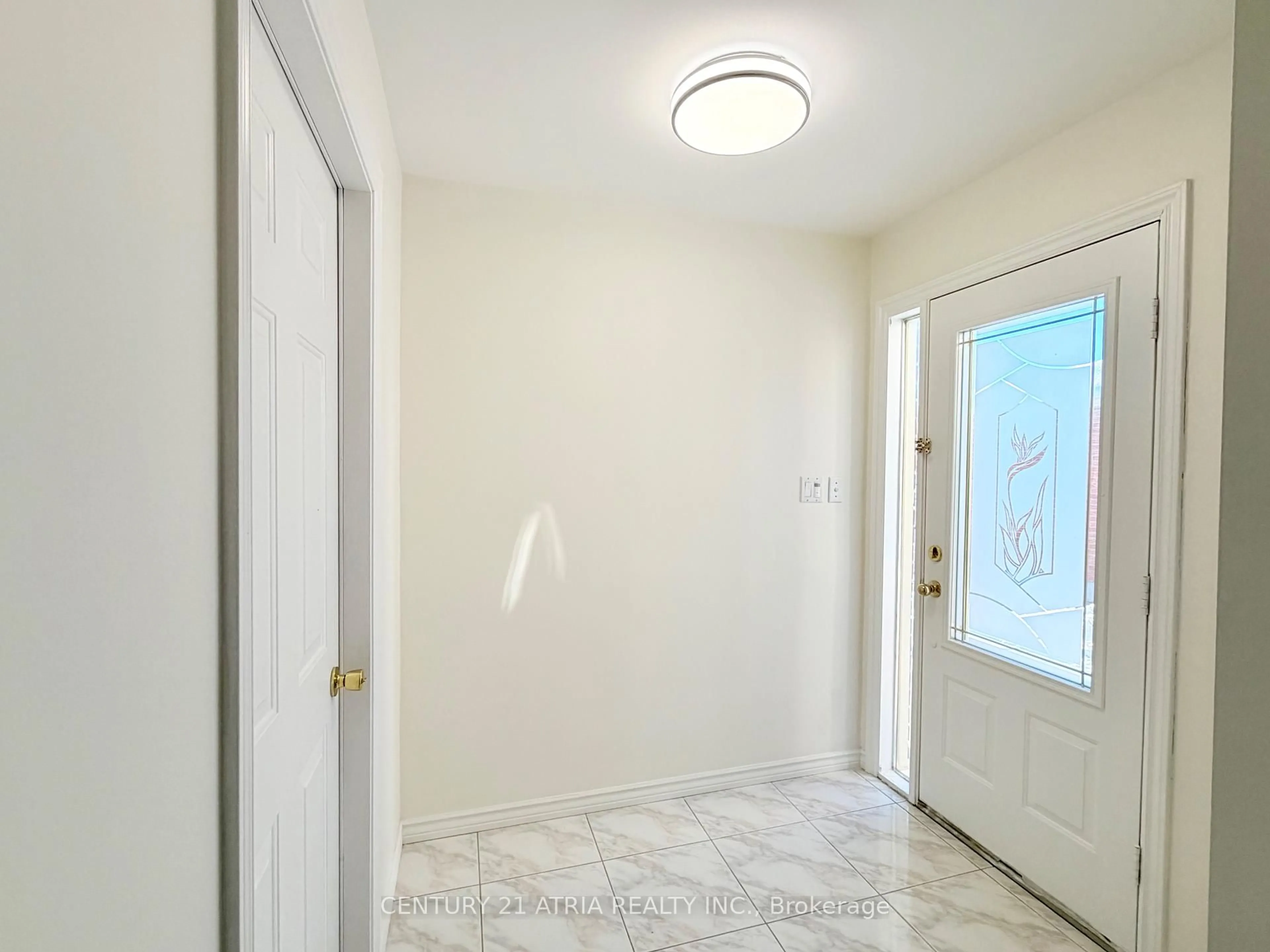 Indoor entryway for 72 Bendamere Cres, Markham Ontario L3P 6X8