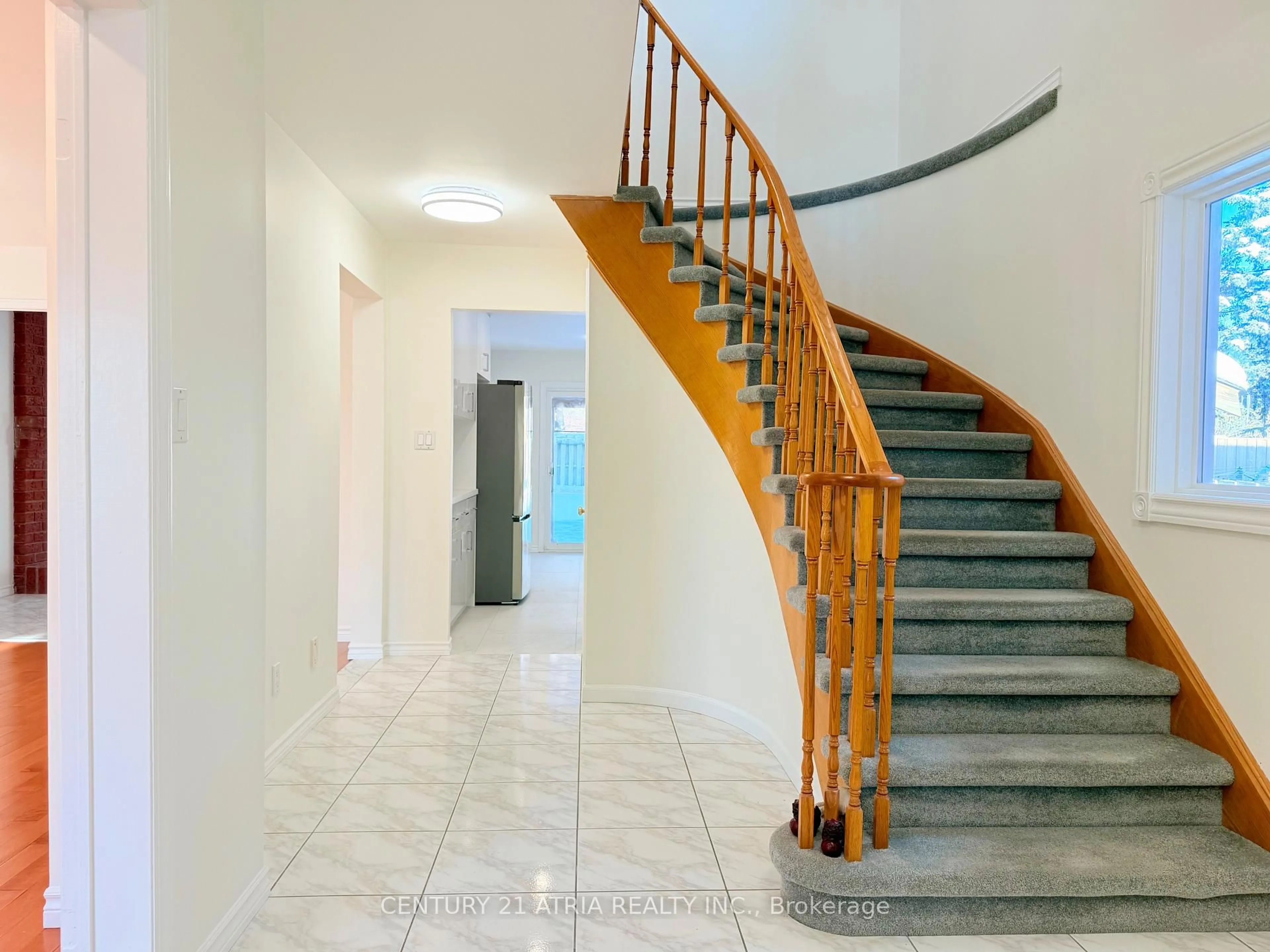 Indoor foyer for 72 Bendamere Cres, Markham Ontario L3P 6X8