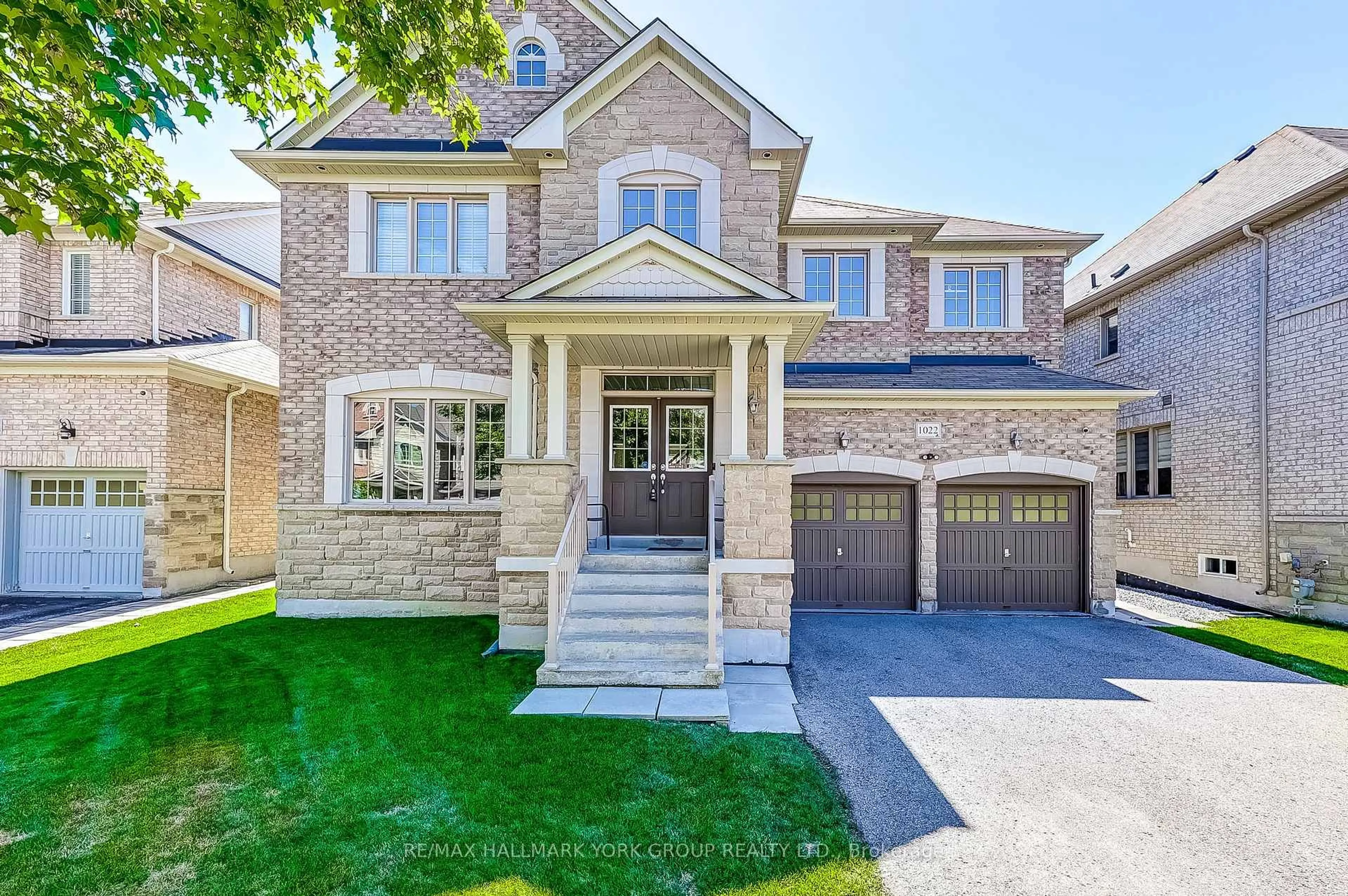 Home with brick exterior material, street for 1022 Sherman Brock Circ, Newmarket Ontario L3X 0B4