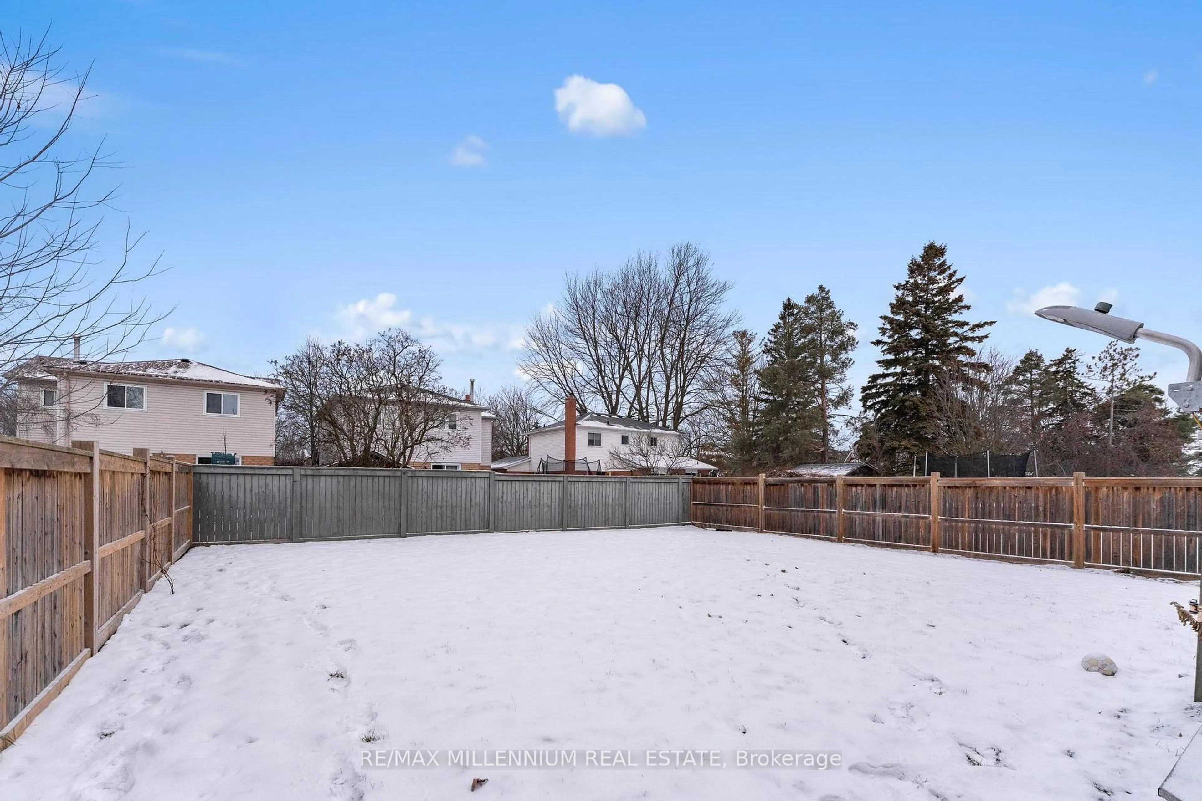 Patio, unknown for 264 Patterson St, New Tecumseth Ontario L0G 1A0