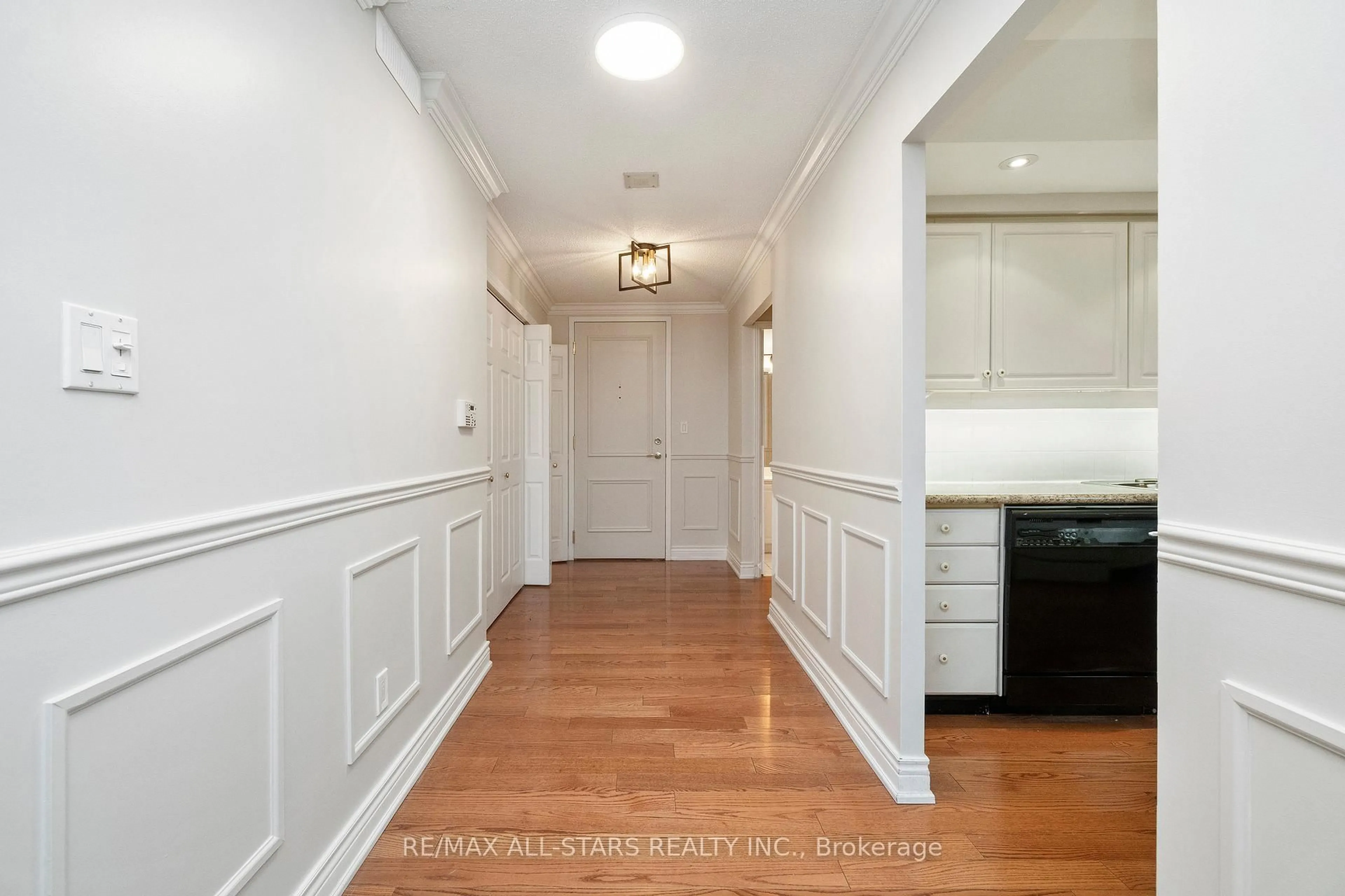 Unknown for 610 Bullock Dr #404, Markham Ontario L3R 0G1