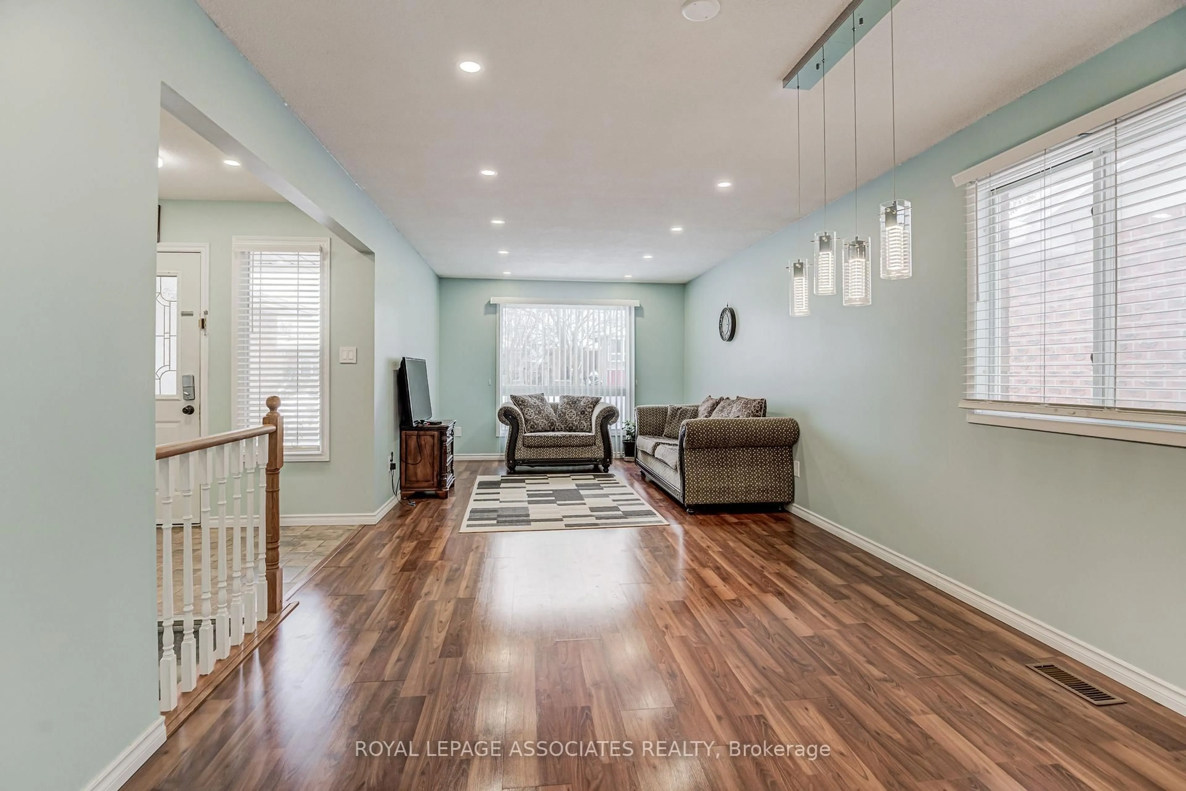 Unknown for 130 Cunningham Dr, New Tecumseth Ontario L9R 1C4