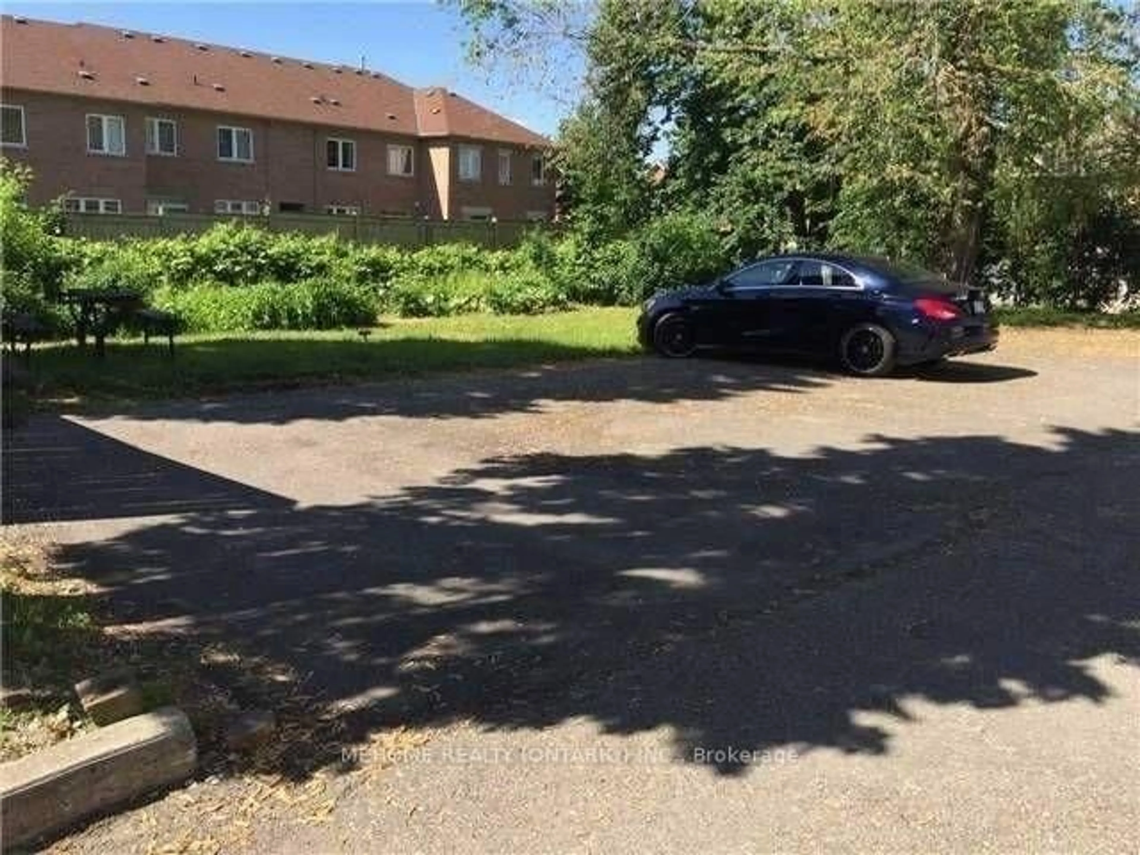 Parking for 11960 Yonge St, Richmond Hill Ontario L4E 3N6