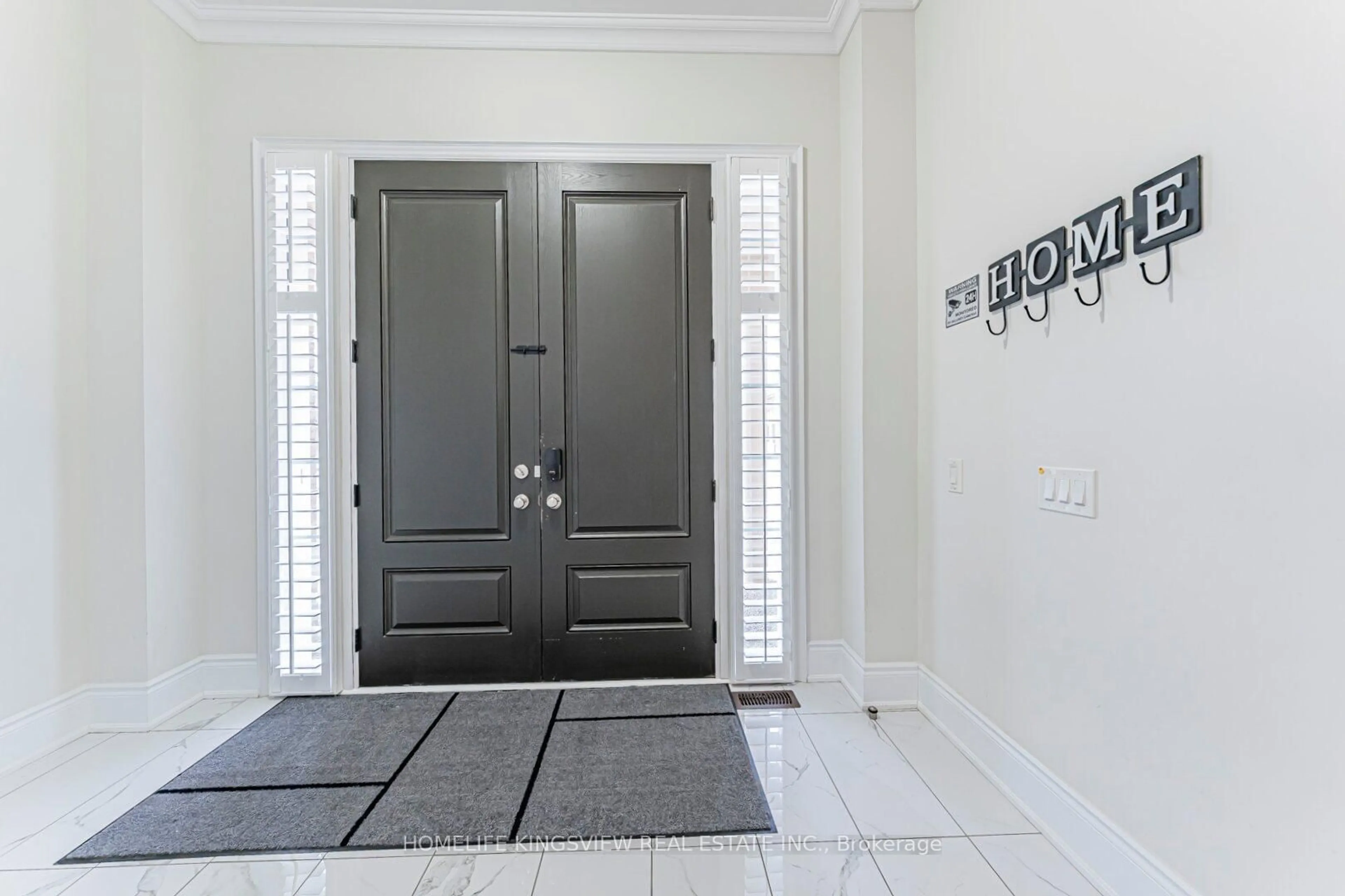 Indoor entryway for 61 Ross Vennare Cres, Vaughan Ontario L0J 1C0