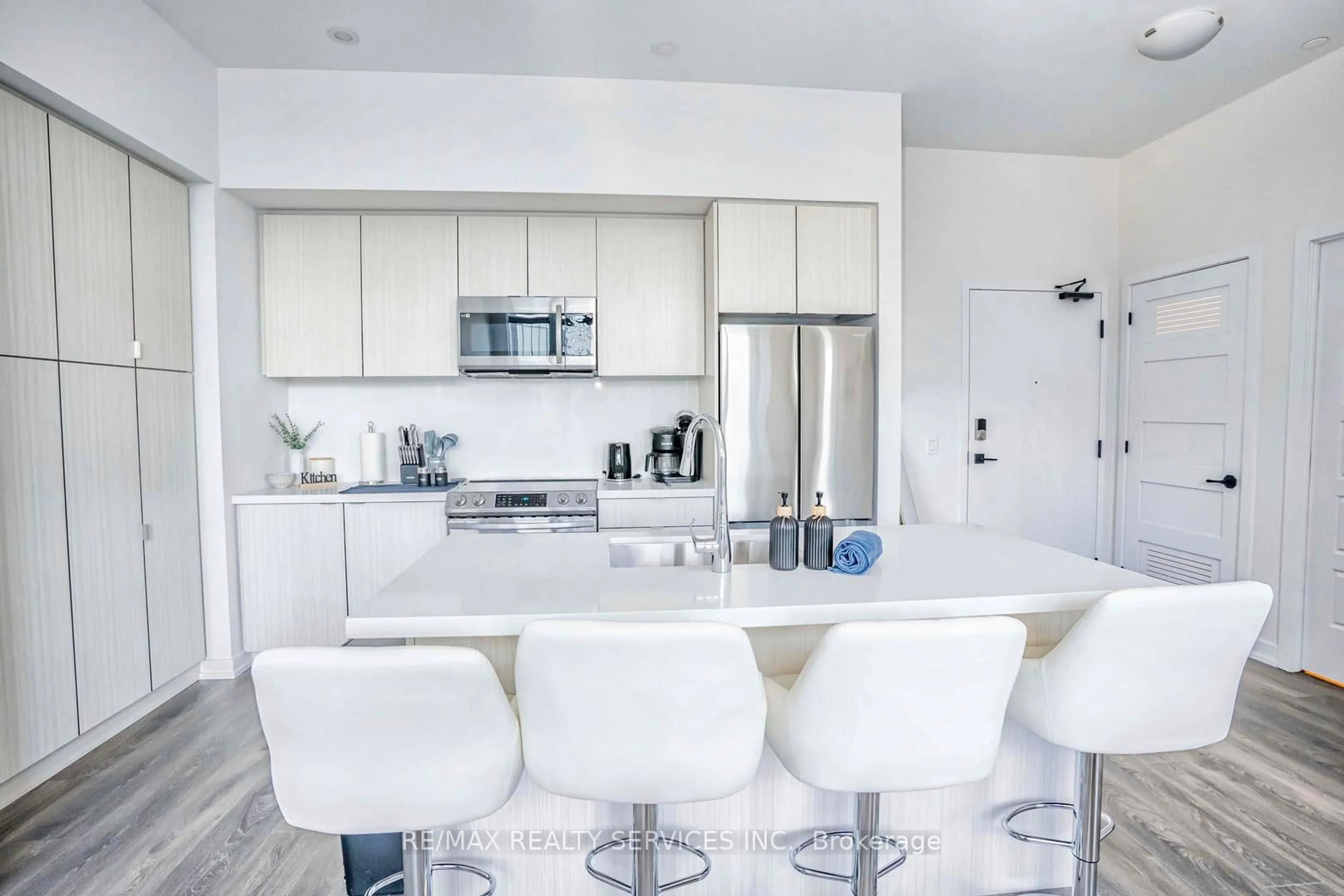 Open concept kitchen, ceramic/tile floor for 415 Sea Ray Ave #403, Innisfil Ontario L9S 0R5