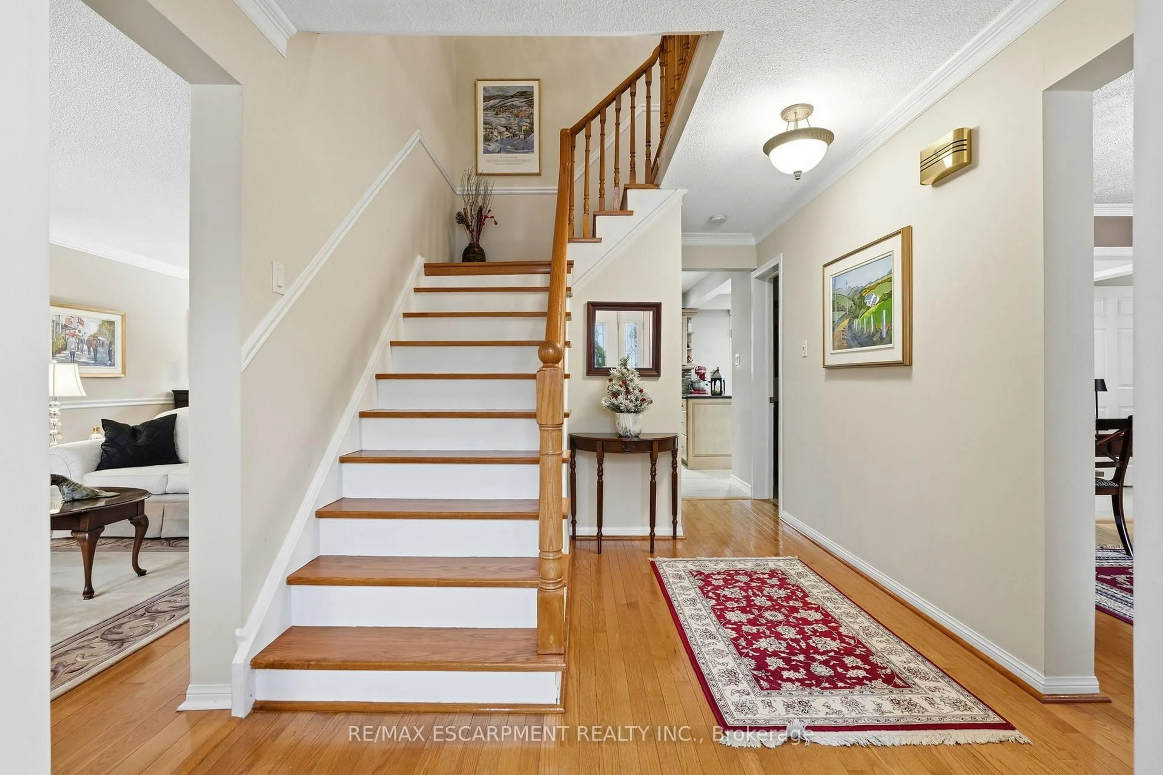 Indoor entryway for 92 Briarwood Rd, Markham Ontario L3R 2X3