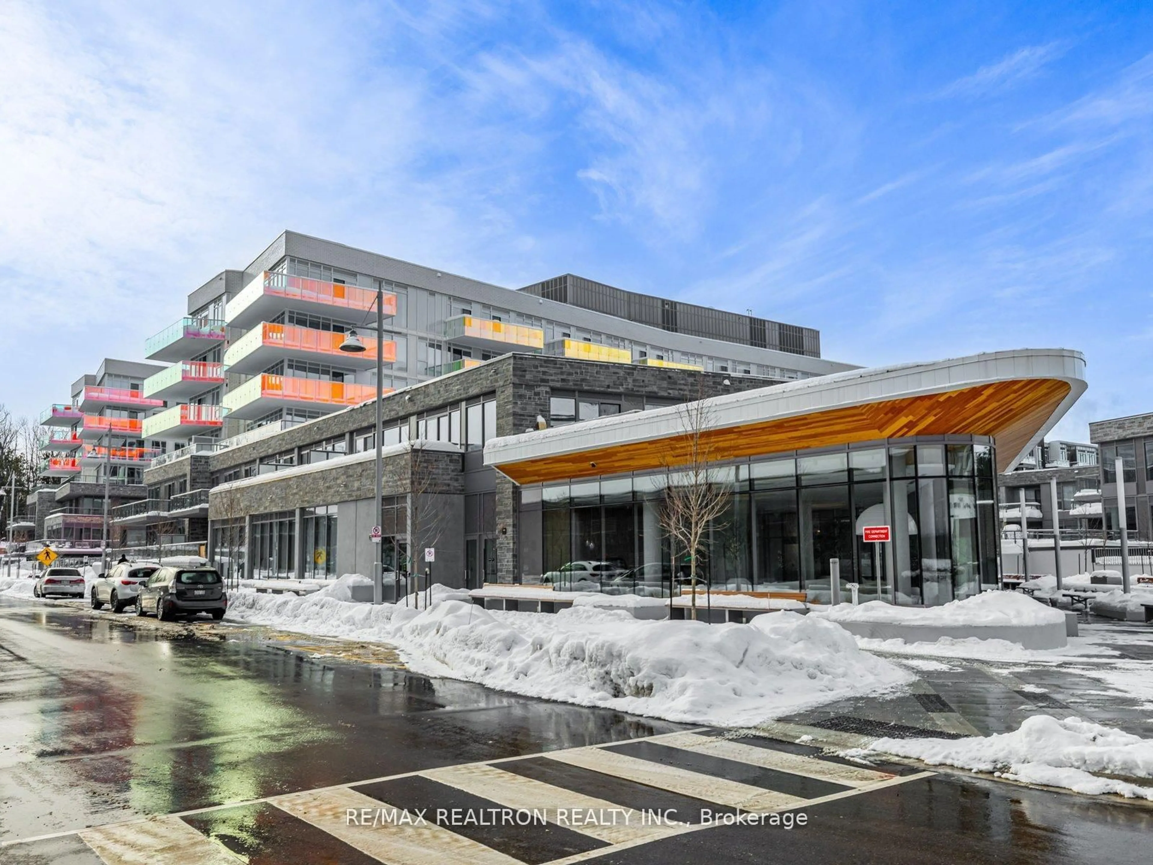 Indoor foyer for 333 Sunseeker Ave #101, Innisfil Ontario L9S 0R6