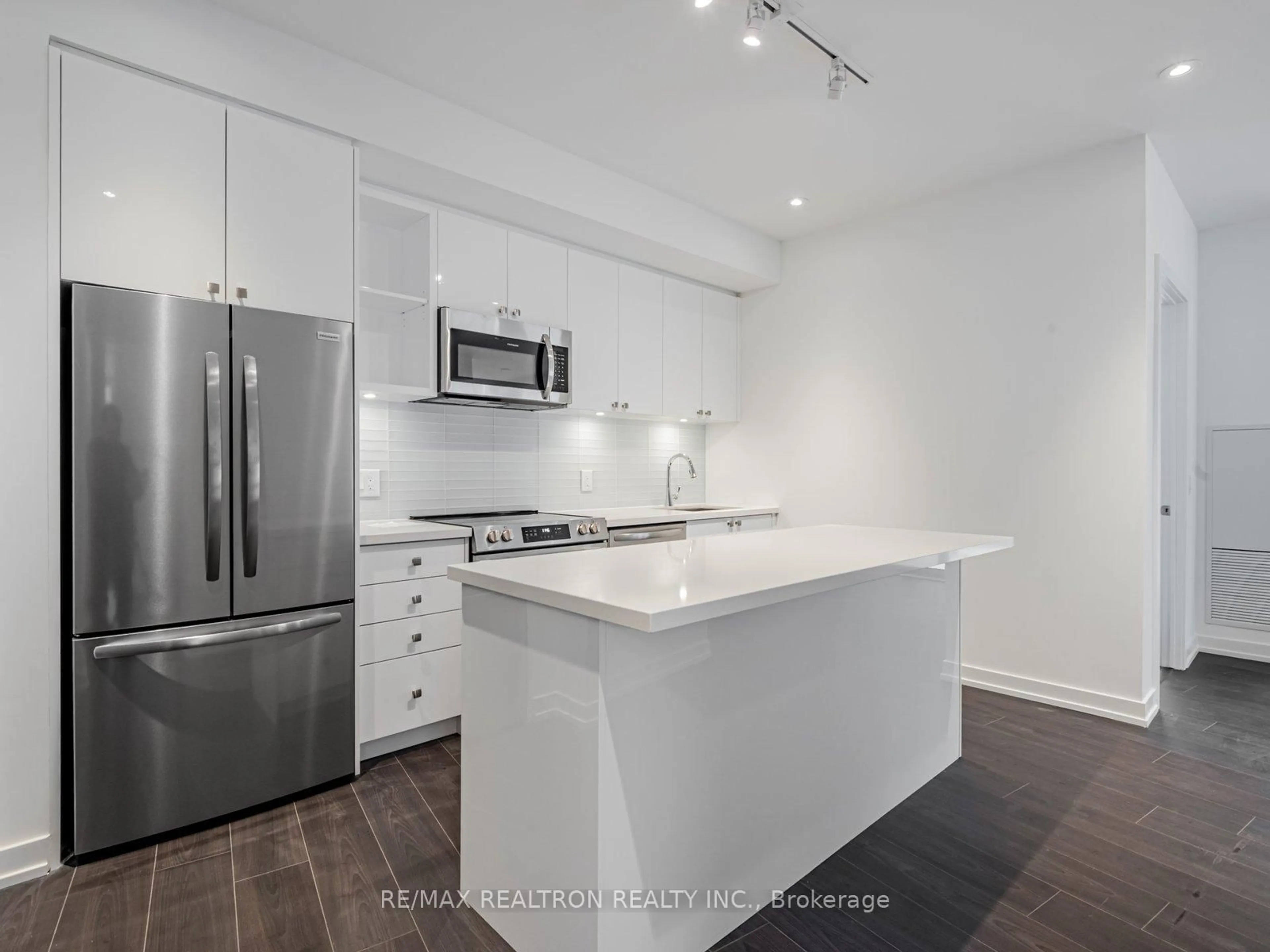 Open concept kitchen, unknown for 333 Sunseeker Ave #101, Innisfil Ontario L9S 0R6
