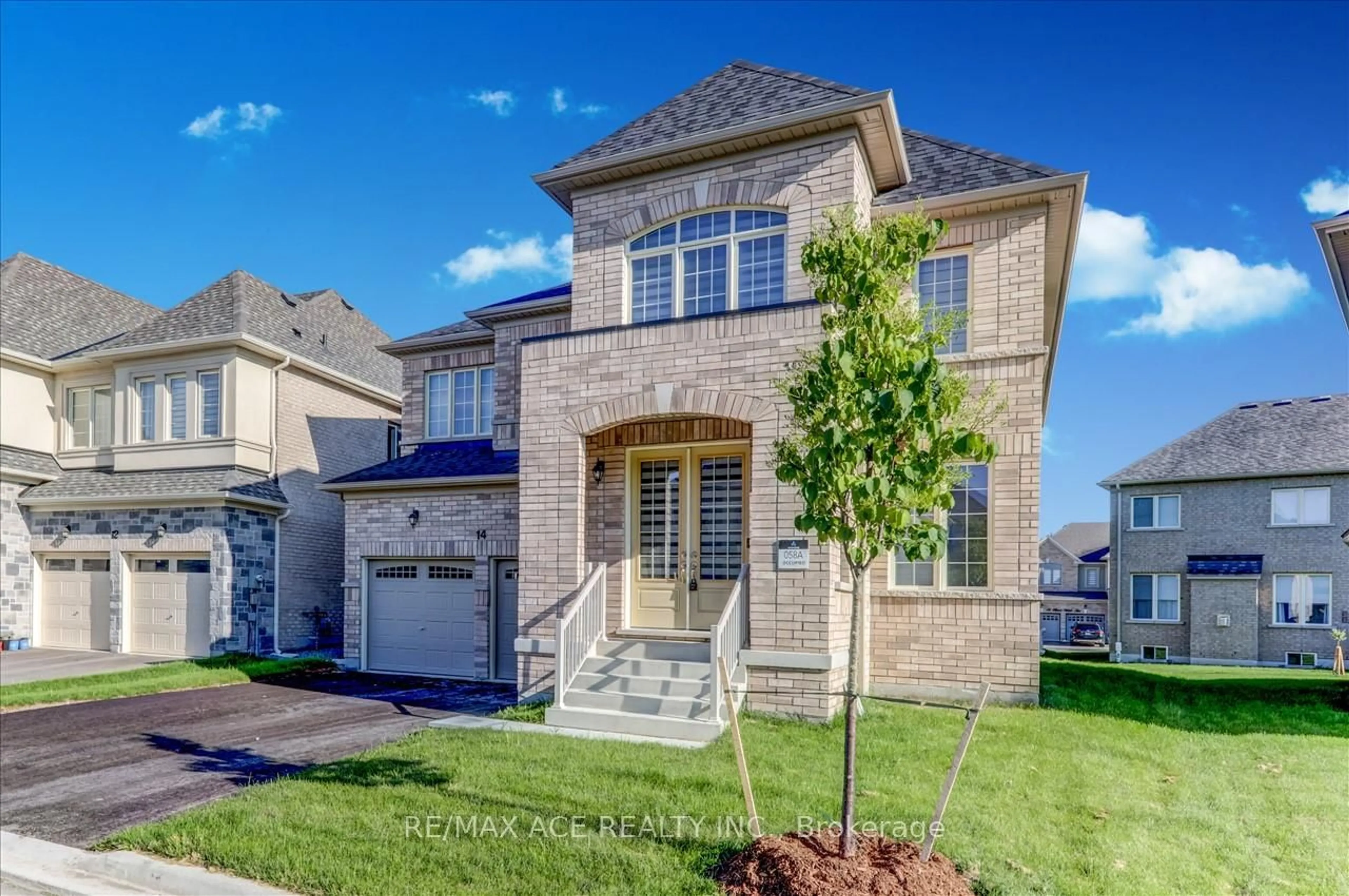 Home with brick exterior material, street for 14 Hitching Post Rd, Georgina Ontario L4P 0H9