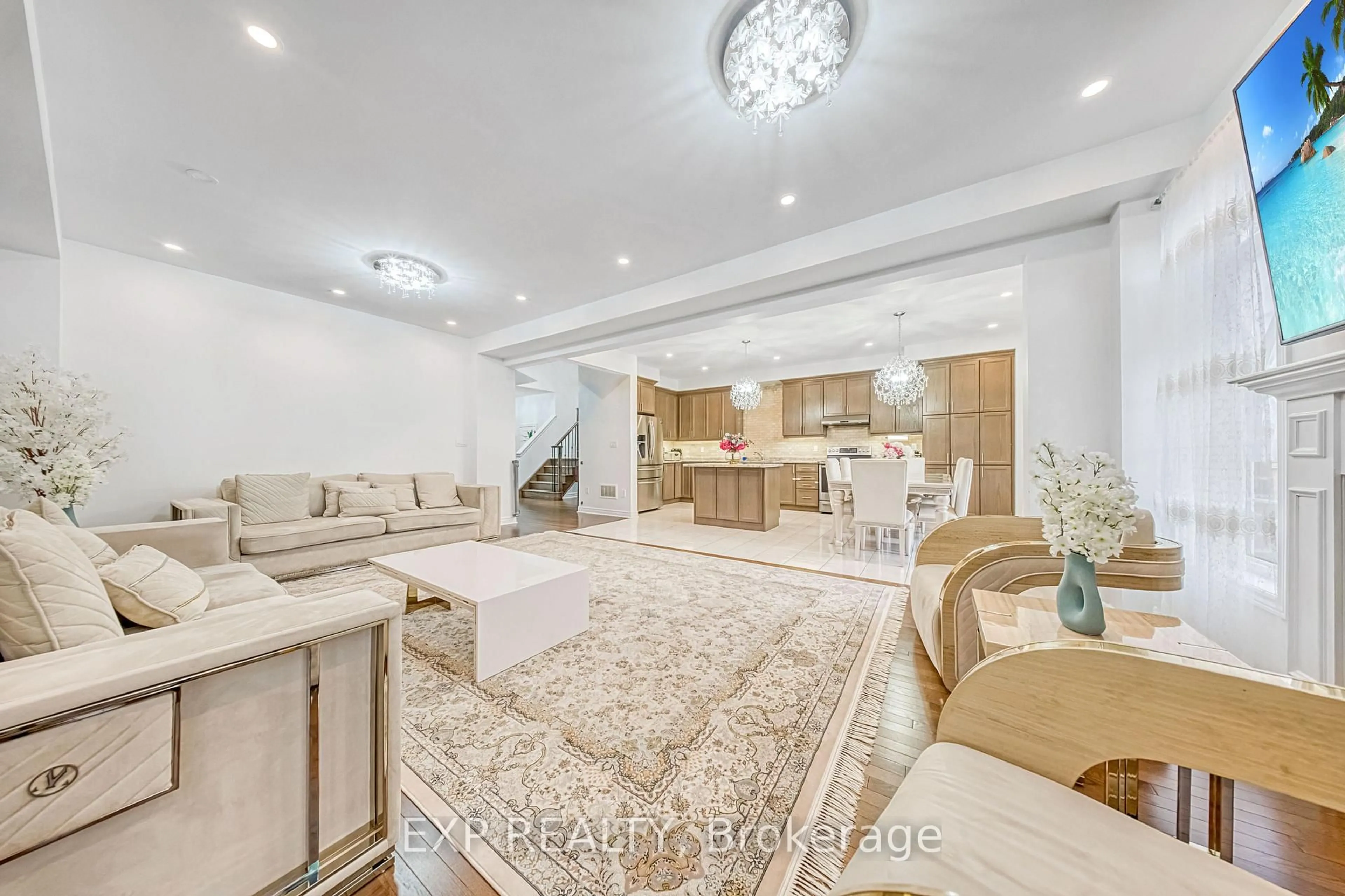 Living room with furniture, unknown for 166 Inverness Way, Bradford West Gwillimbury Ontario L3Z 2A6