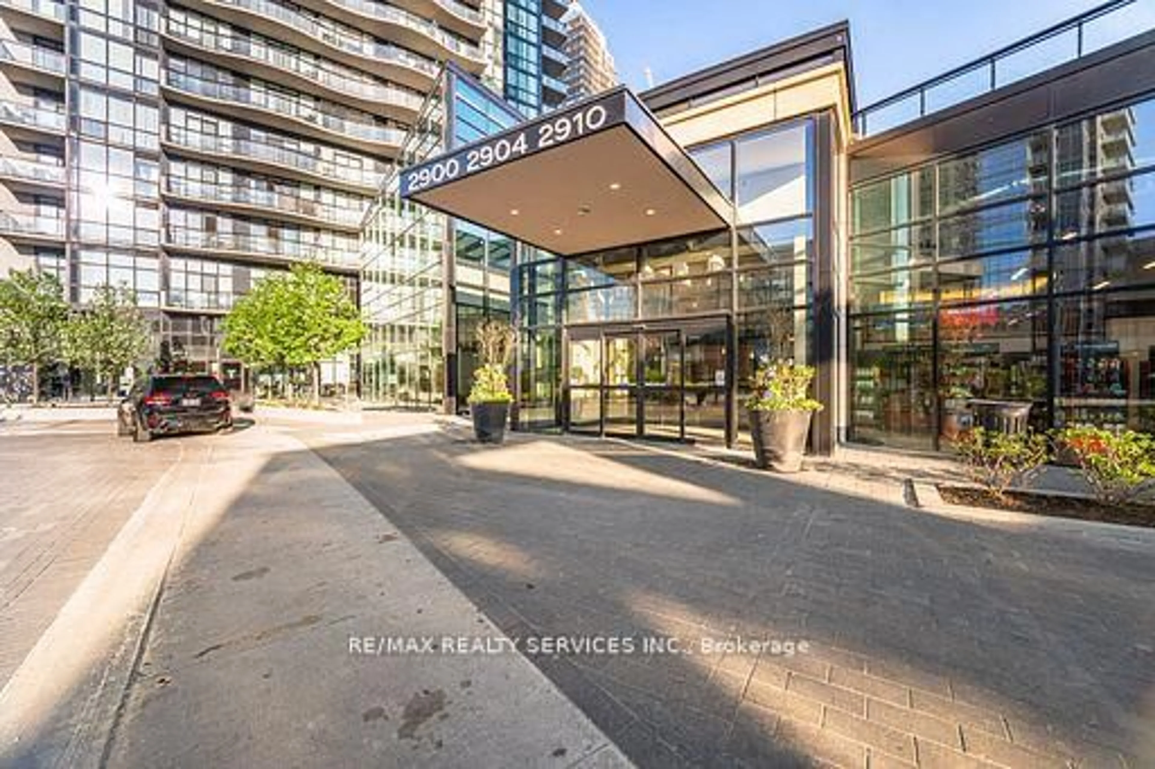 Indoor foyer for 2900 Highway 7 Rd #2902, Vaughan Ontario L4K 0G3