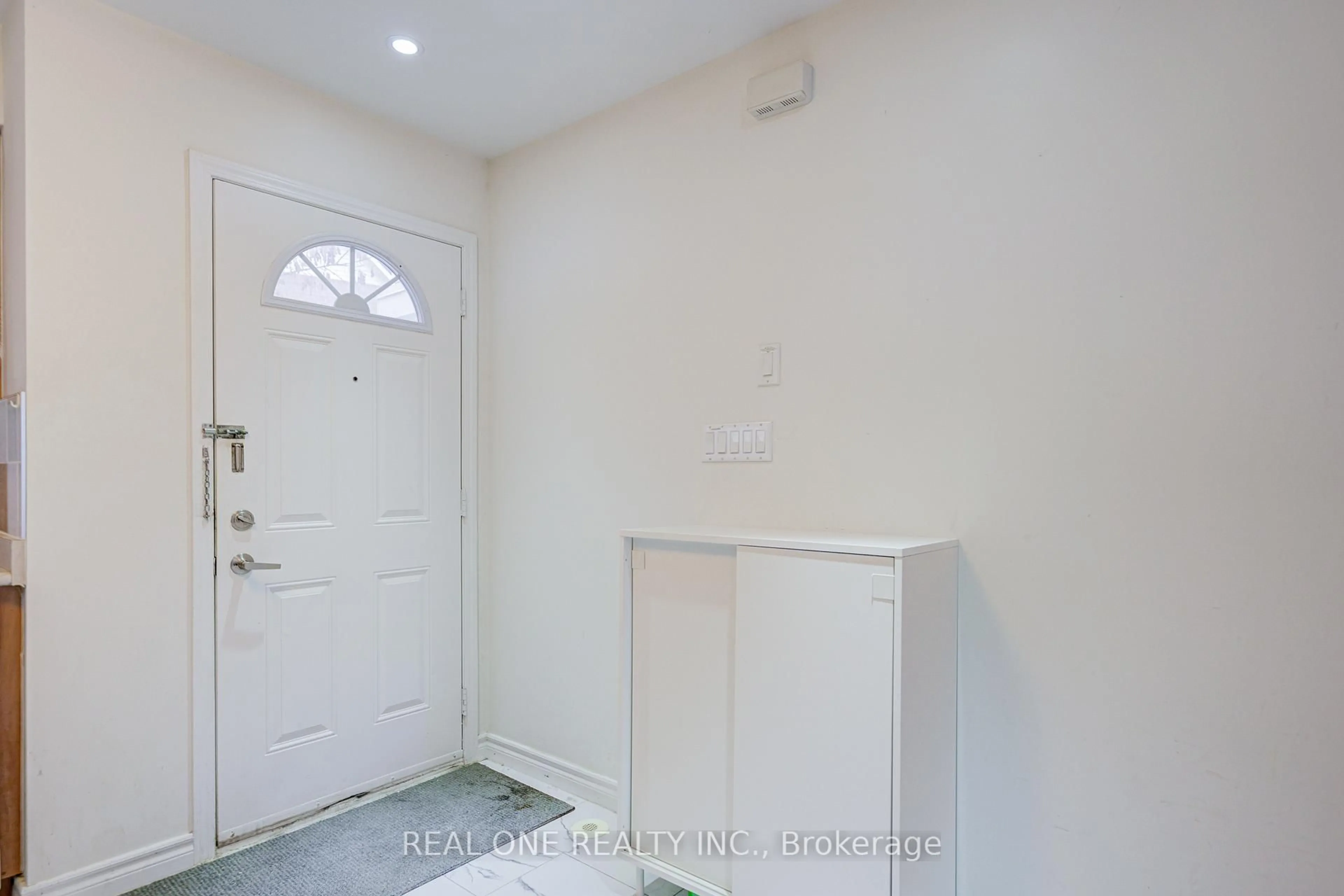 Indoor entryway for 95 Faithful Way, Markham Ontario L3R 1A1