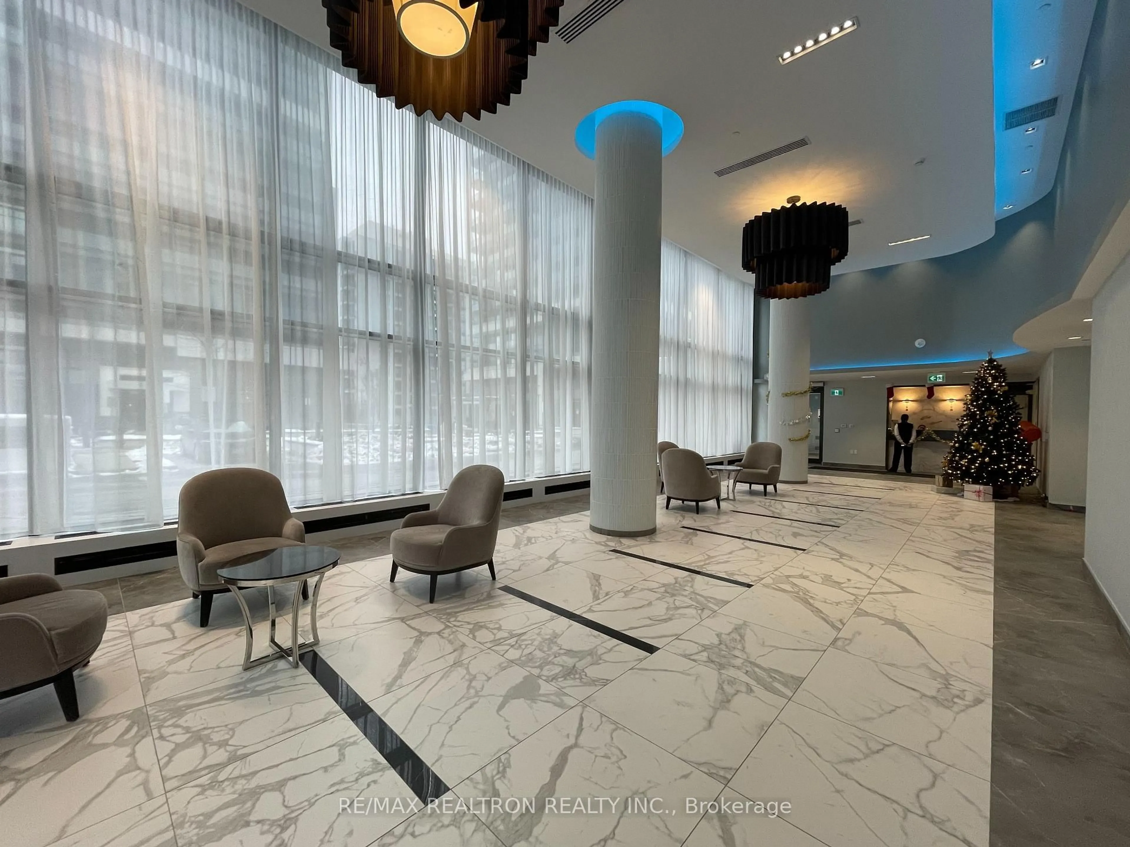 Lobby for 95 Oneida Cres #LPH12, Richmond Hill Ontario L4B 0H5