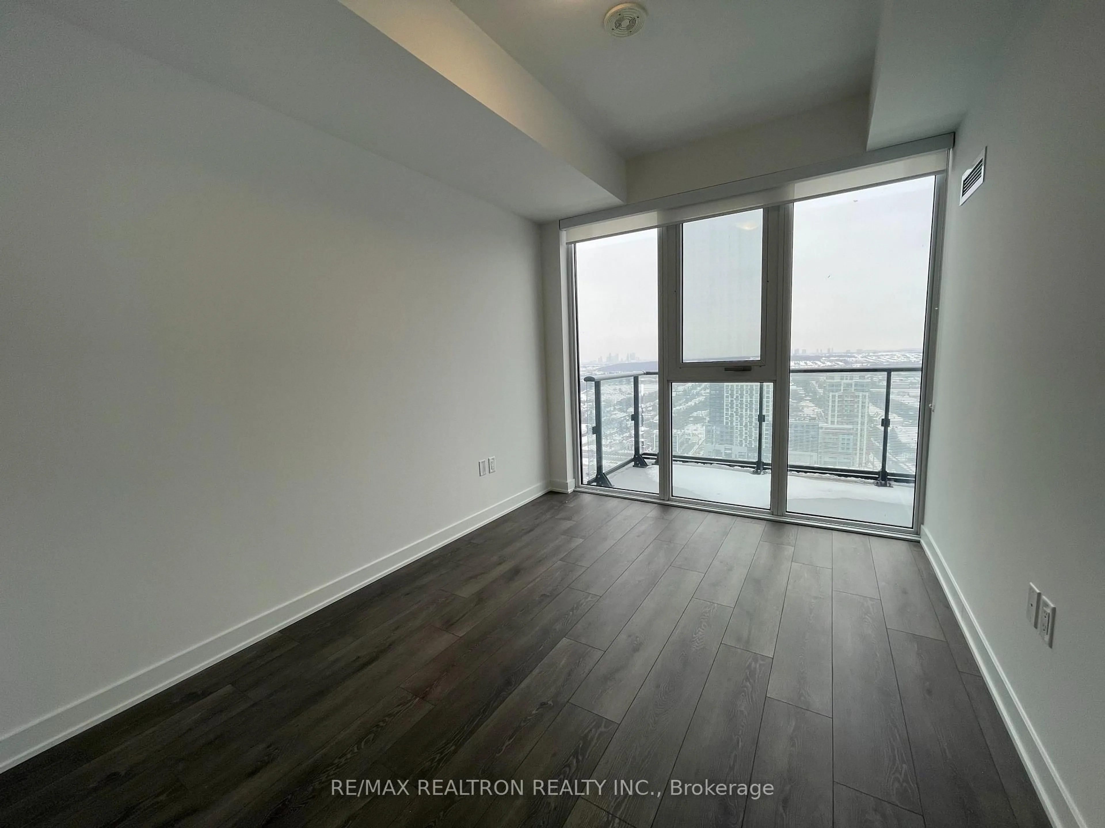 A pic of a room for 95 Oneida Cres #LPH12, Richmond Hill Ontario L4B 0H5