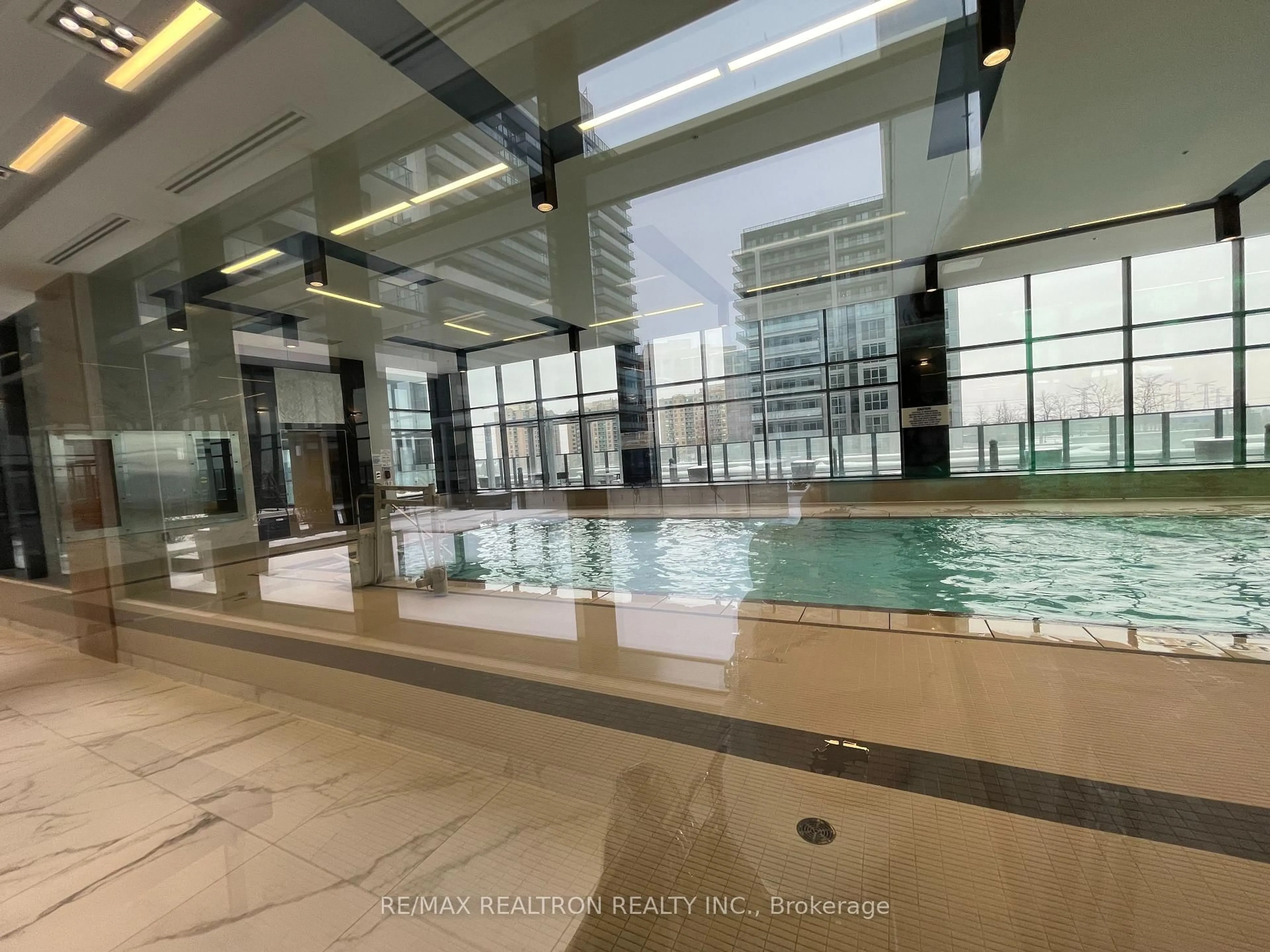 Pool for 95 Oneida Cres #LPH12, Richmond Hill Ontario L4B 0H5