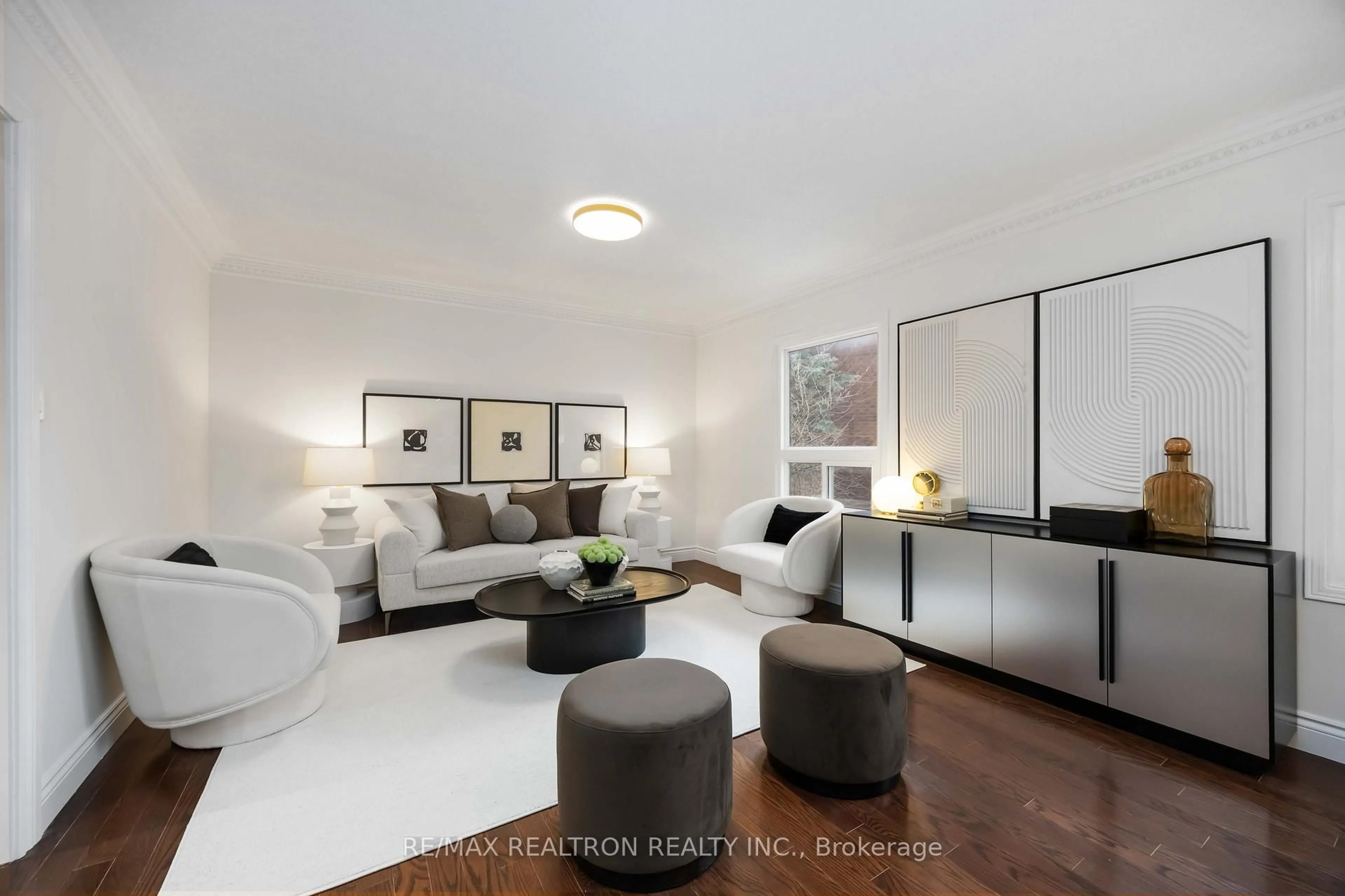 Living room with furniture, unknown for 10 Norhill Crt, Richmond Hill Ontario L4S 1E2