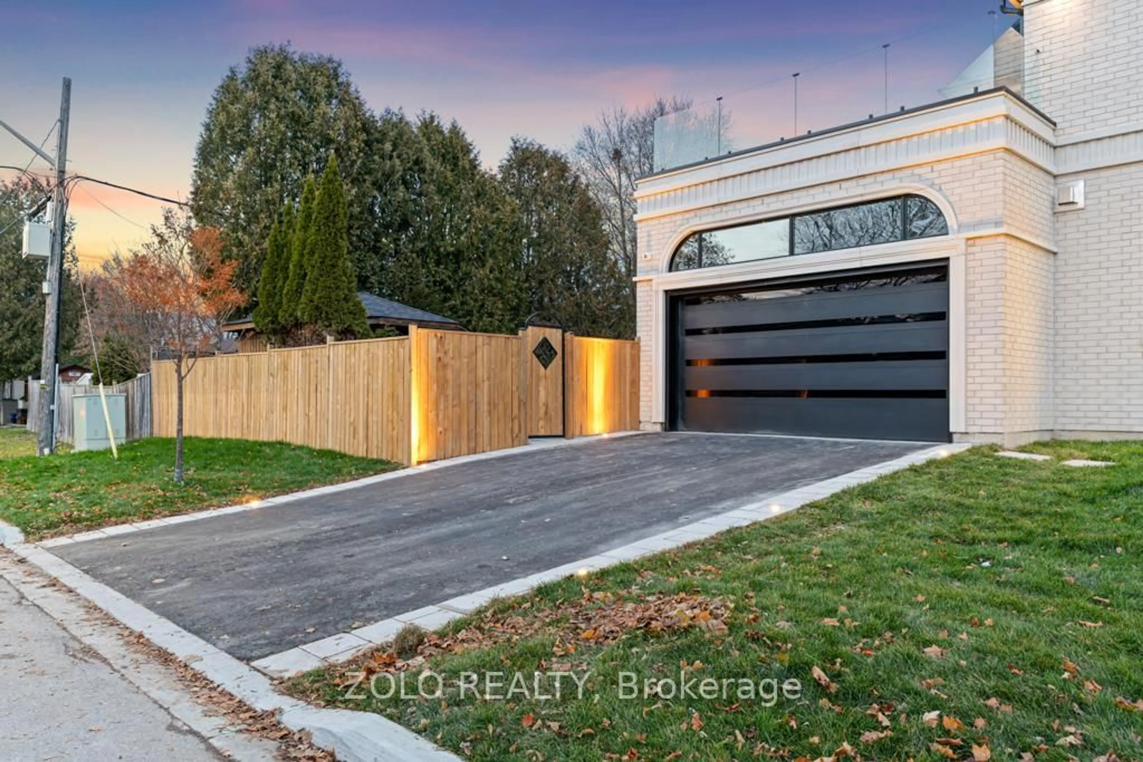 Unknown for 52 Child Dr, Aurora Ontario L4G 1Y5