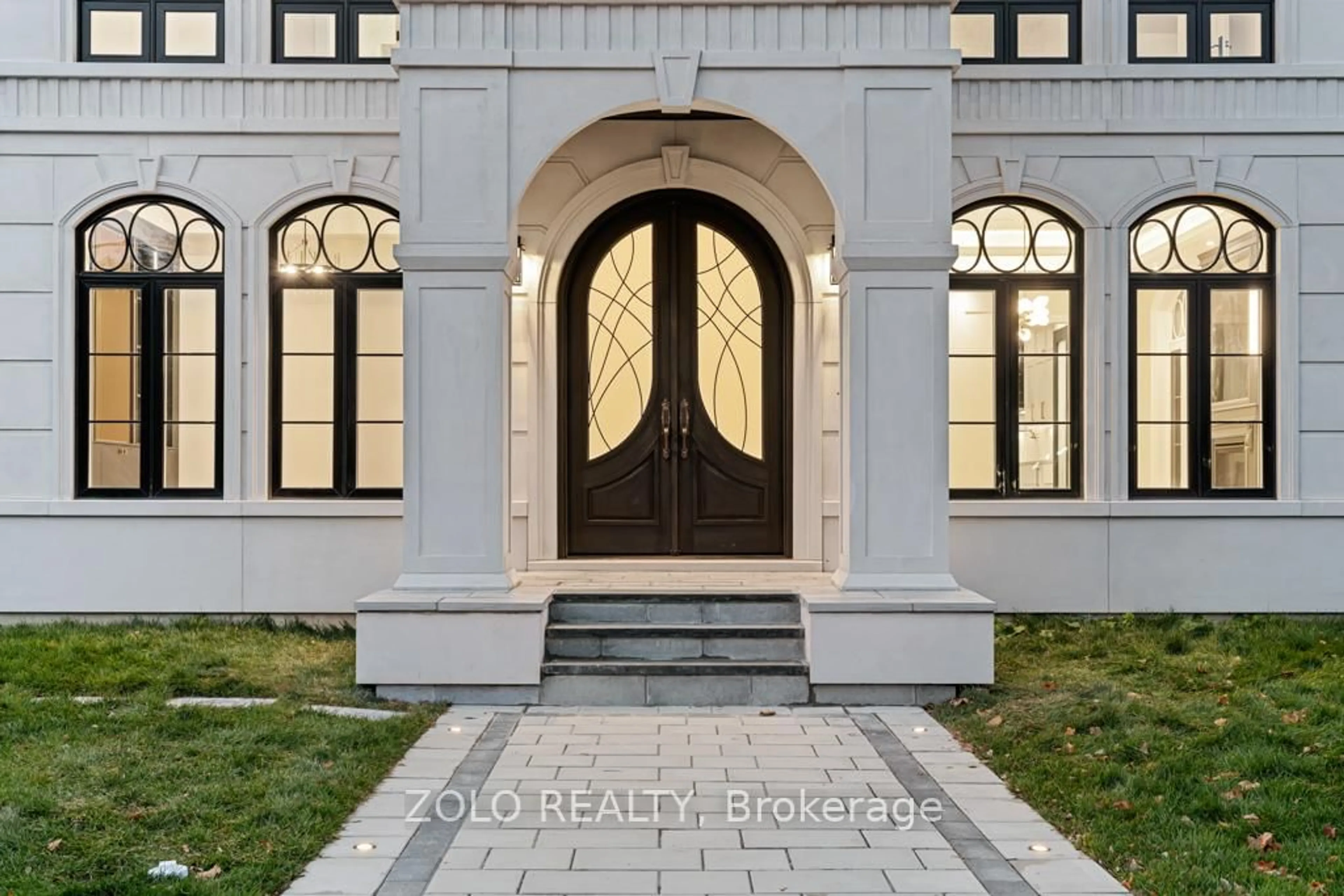 Indoor entryway for 52 Child Dr, Aurora Ontario L4G 1Y5