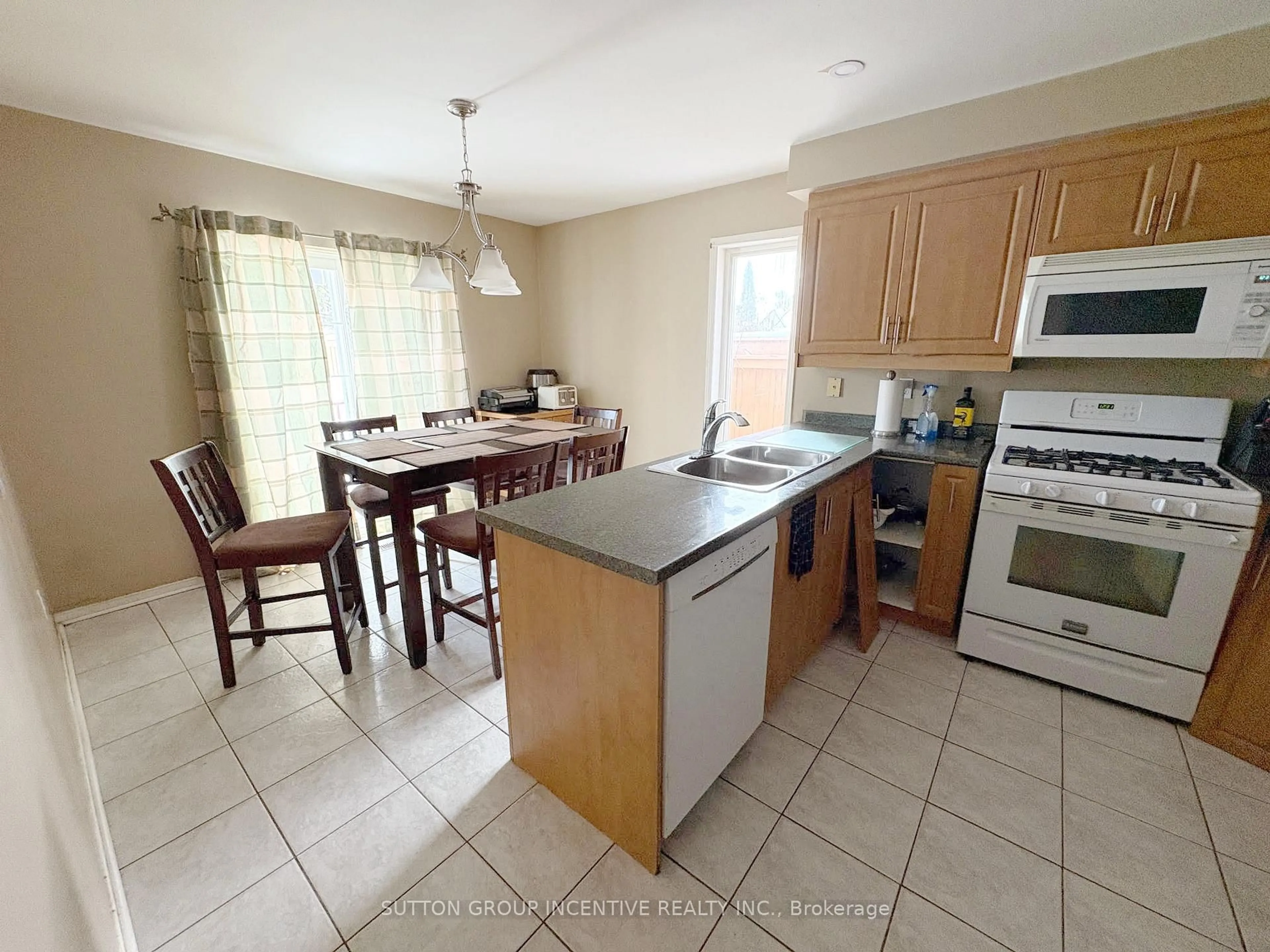 Standard kitchen, ceramic/tile floor for 1841 Mill St, Innisfil Ontario L9S 1Z9