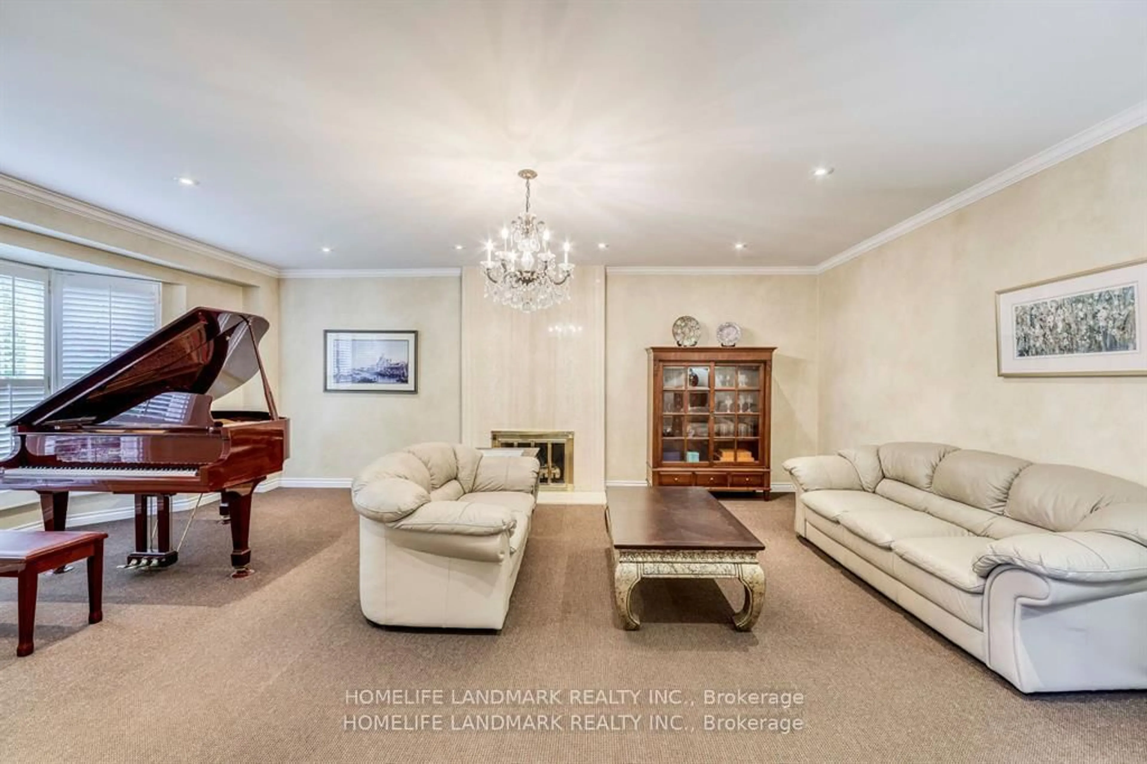 Living room with furniture, unknown for 10 Prescott Crt, Markham Ontario L3T 5W7