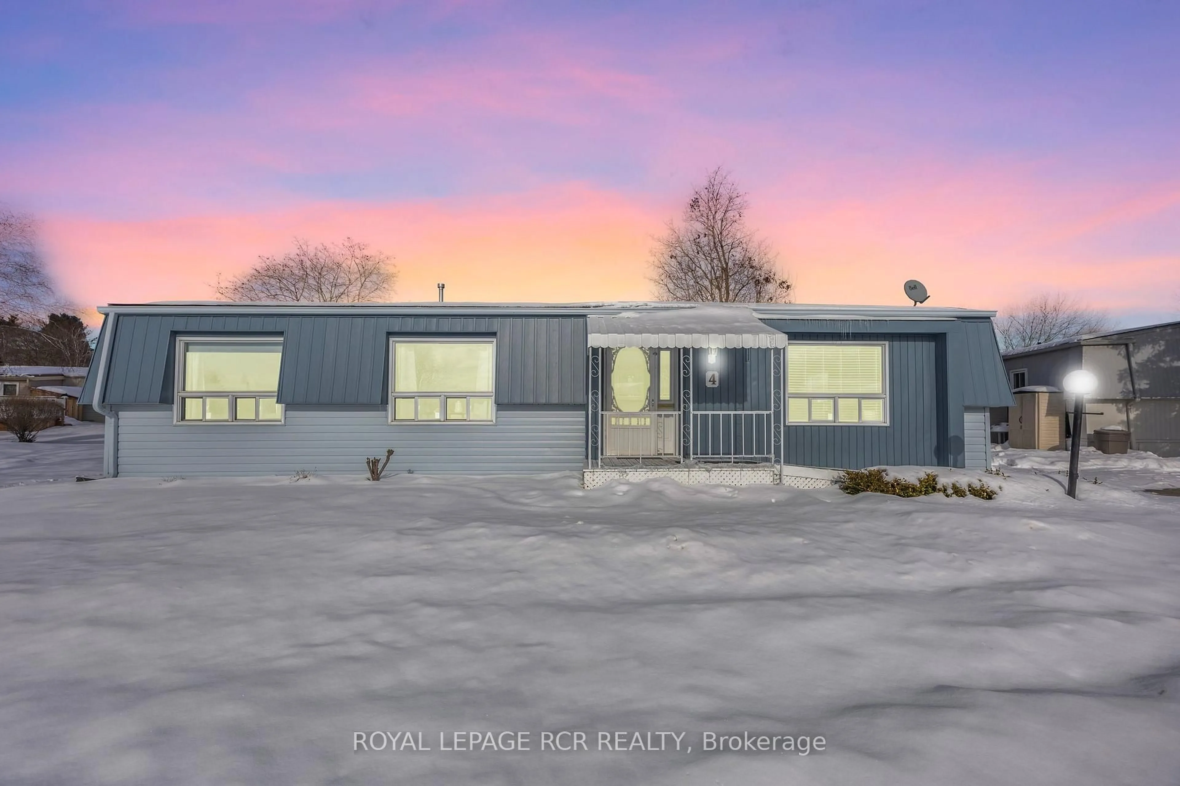 A pic from outside/outdoor area/front of a property/back of a property/a pic from drone, building for 4 Linden Lane, Innisfil Ontario L9S 1P4