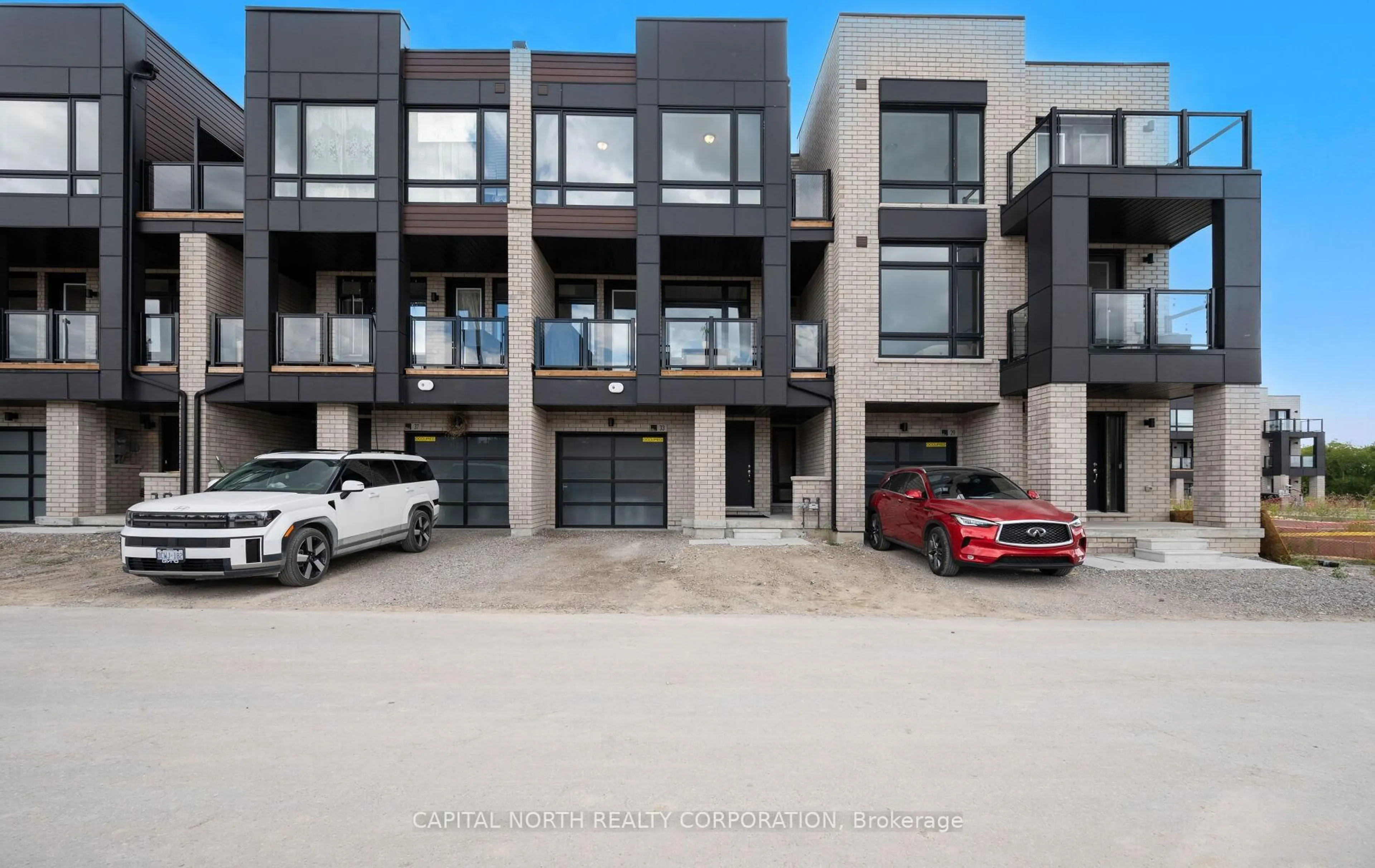 A pic from outside/outdoor area/front of a property/back of a property/a pic from drone, street for 33 Kintall Way, Vaughan Ontario L4L 1V8