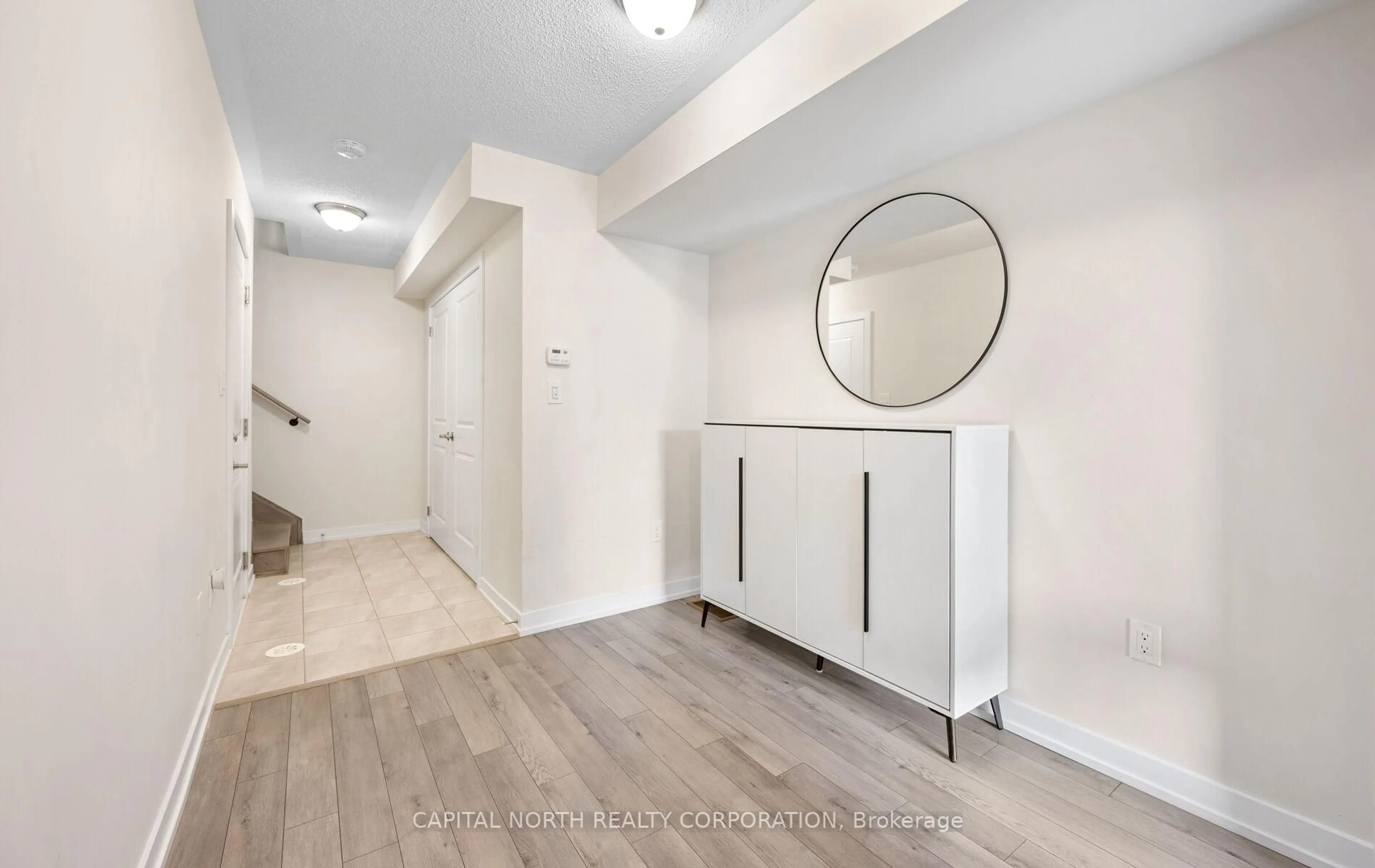 Unknown for 33 Kintall Way, Vaughan Ontario L4L 1V8