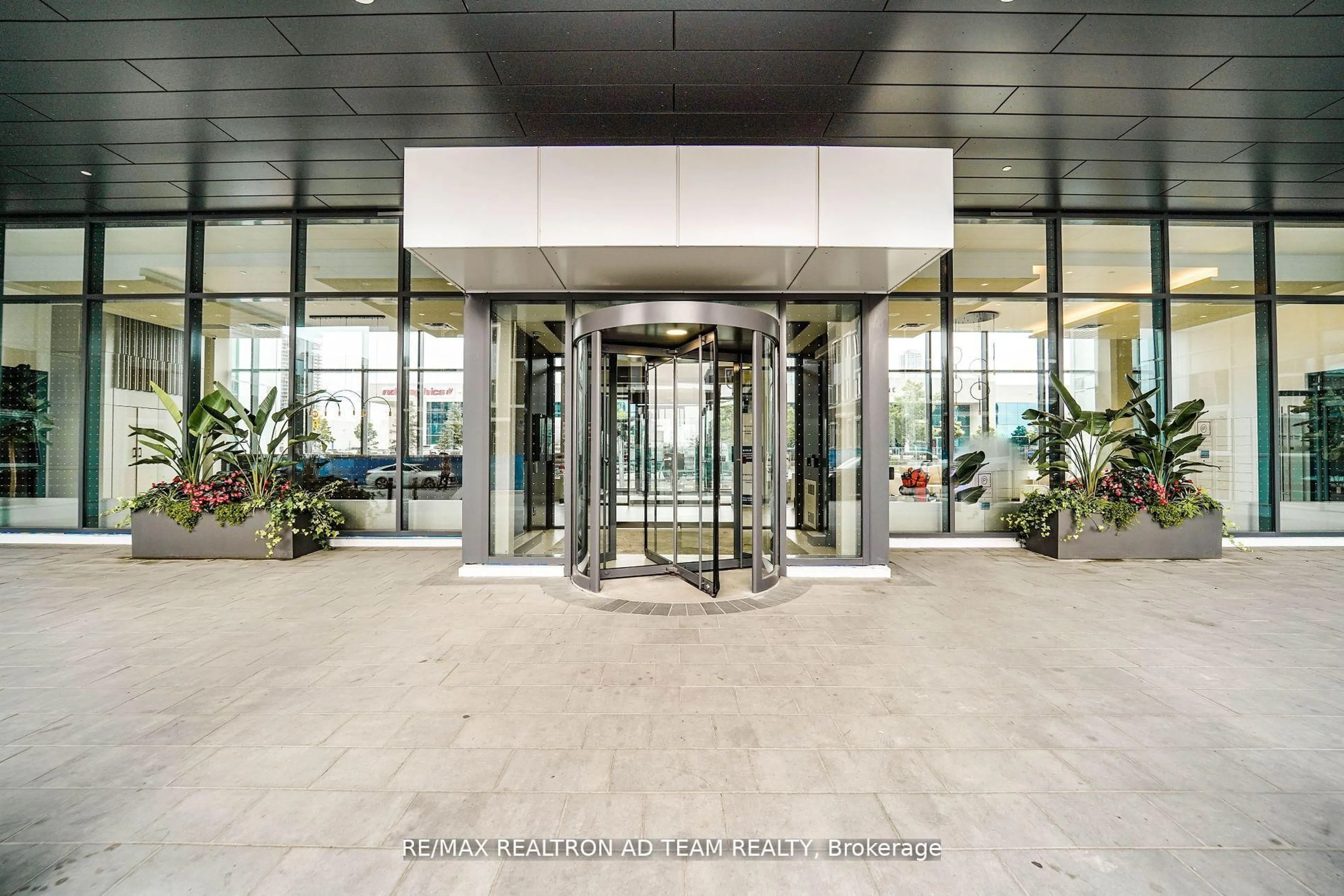 Indoor foyer for 38 Honeycrisp Cres #2003, Vaughan Ontario L4K 0M8