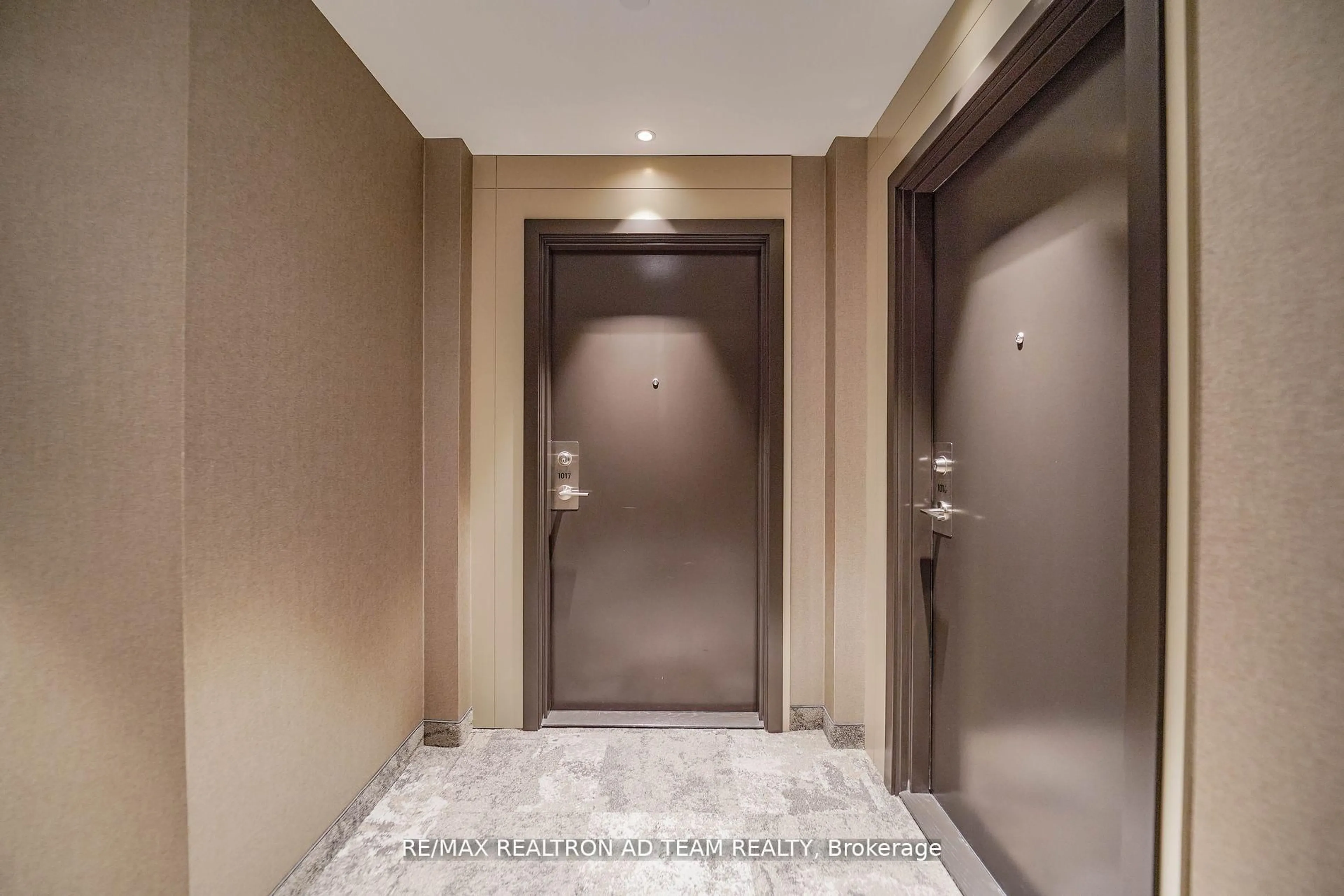 Indoor foyer for 38 Honeycrisp Cres #1017, Vaughan Ontario L4K 0M8