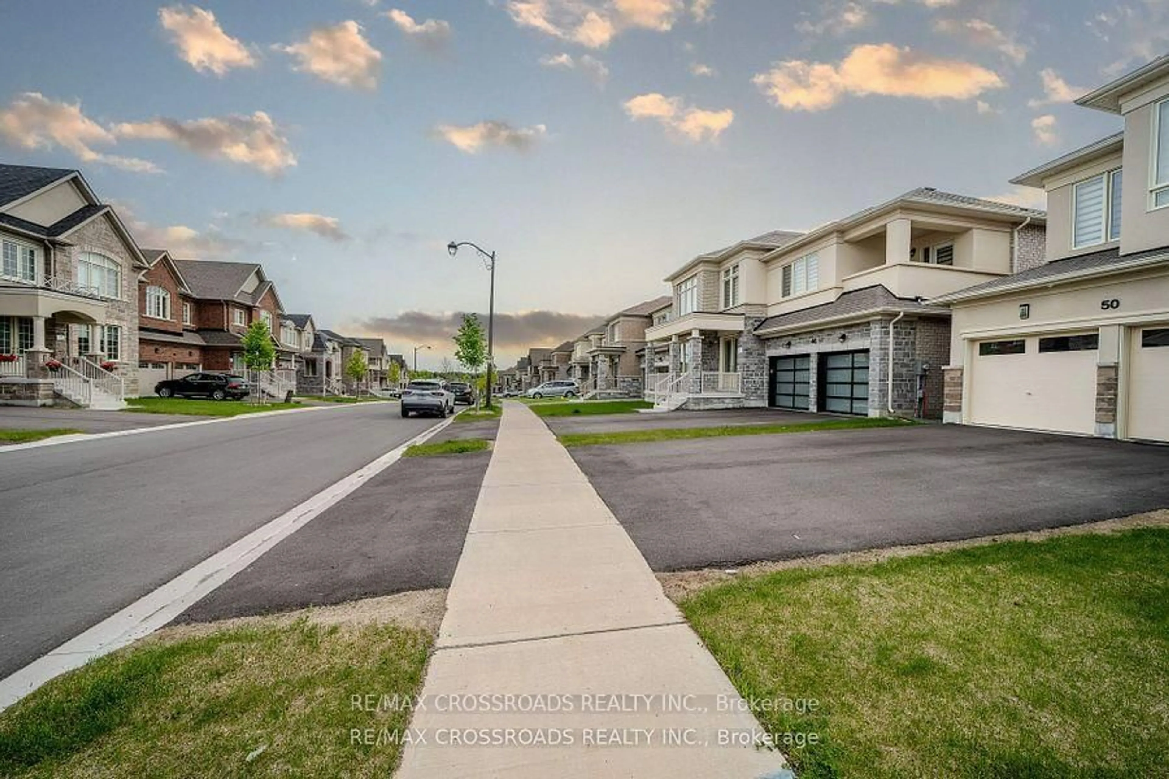 A pic from outside/outdoor area/front of a property/back of a property/a pic from drone, street for 50 Carriage Shop Bend, East Gwillimbury Ontario L9N 0Y5