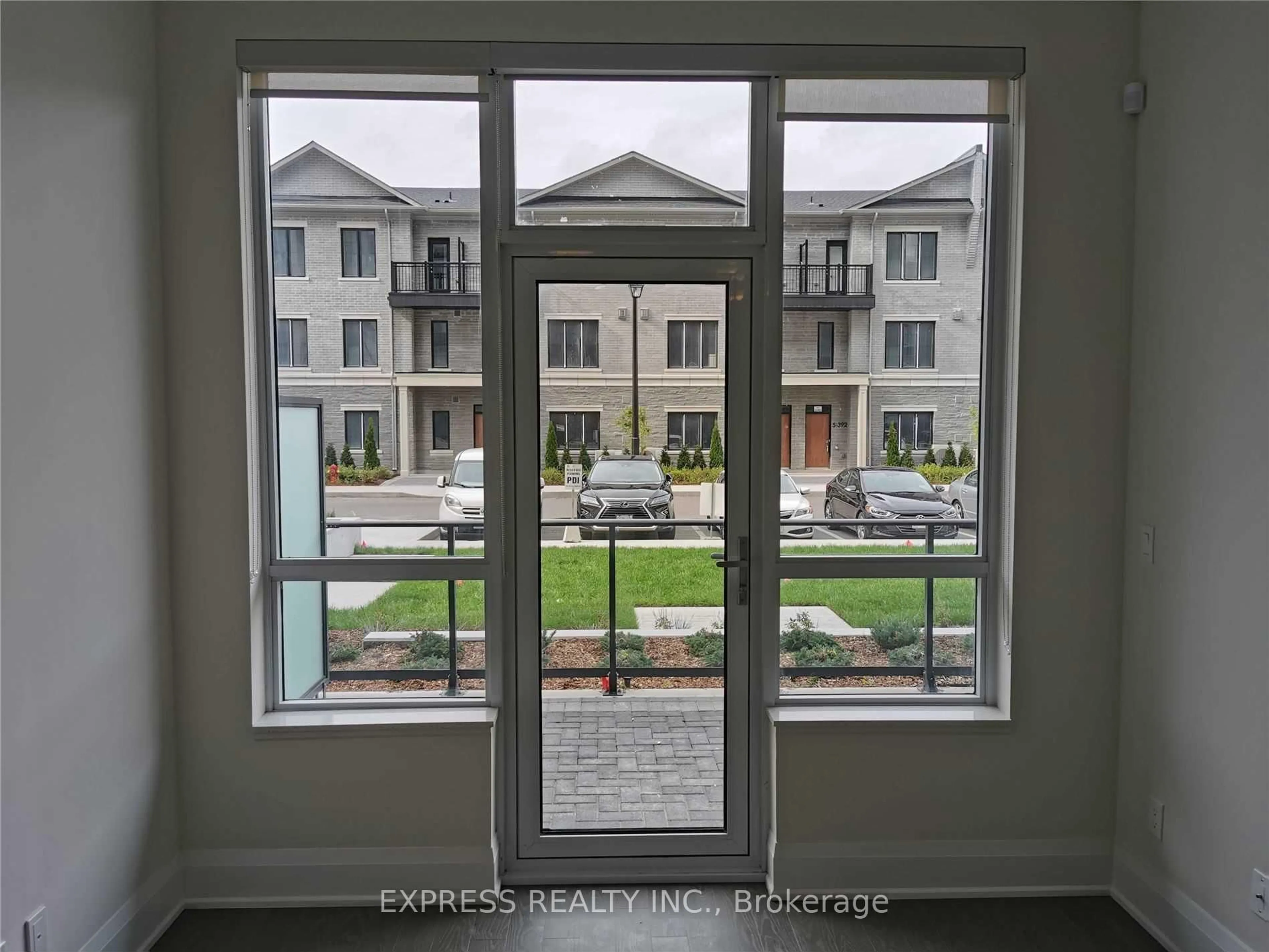 Indoor entryway for 396 Highway 7 Rd #107, Richmond Hill Ontario L4B 0G7