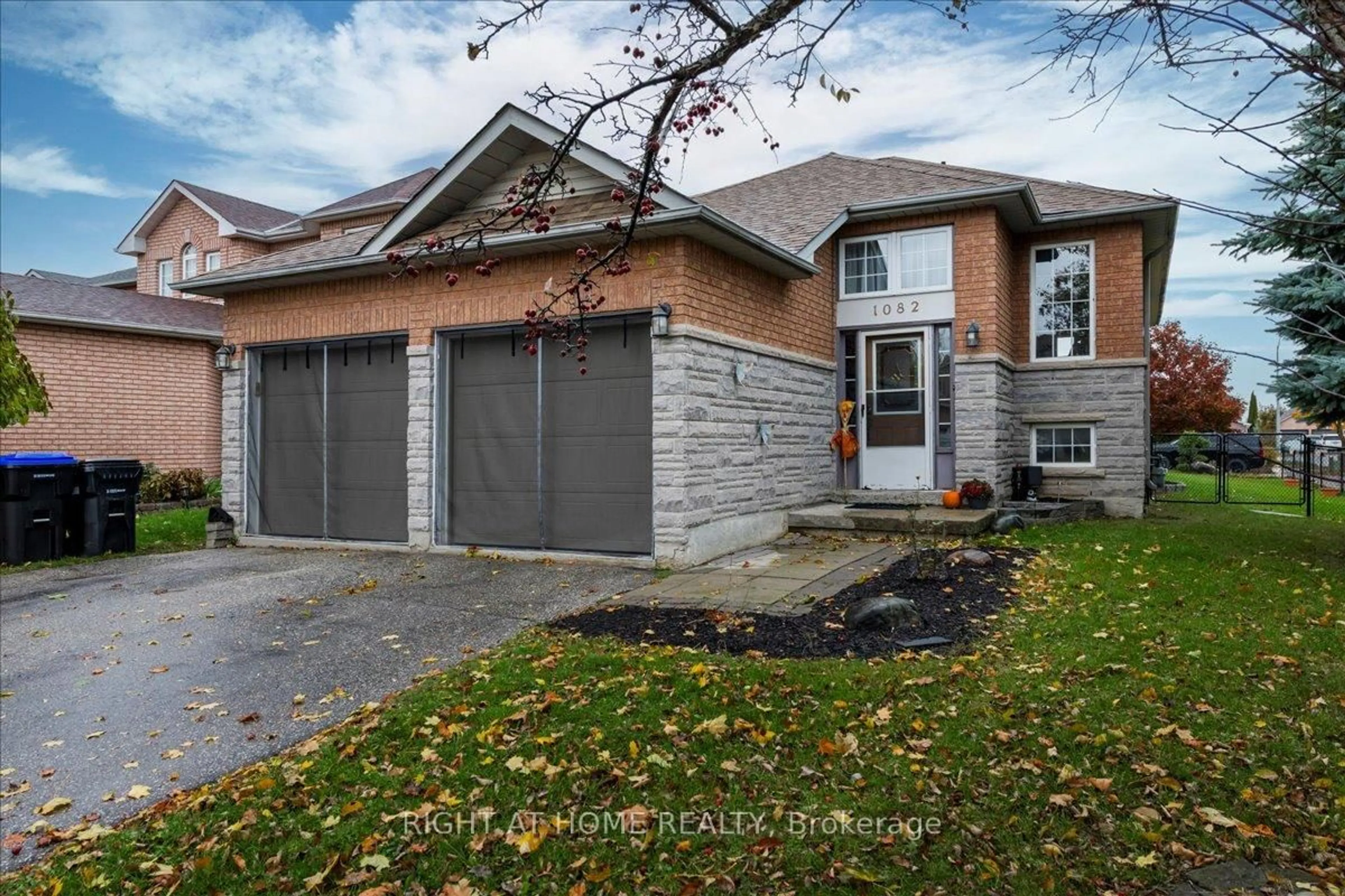 Home with brick exterior material, street for 1082 KENSINGTON St, Innisfil Ontario L9S 1V1