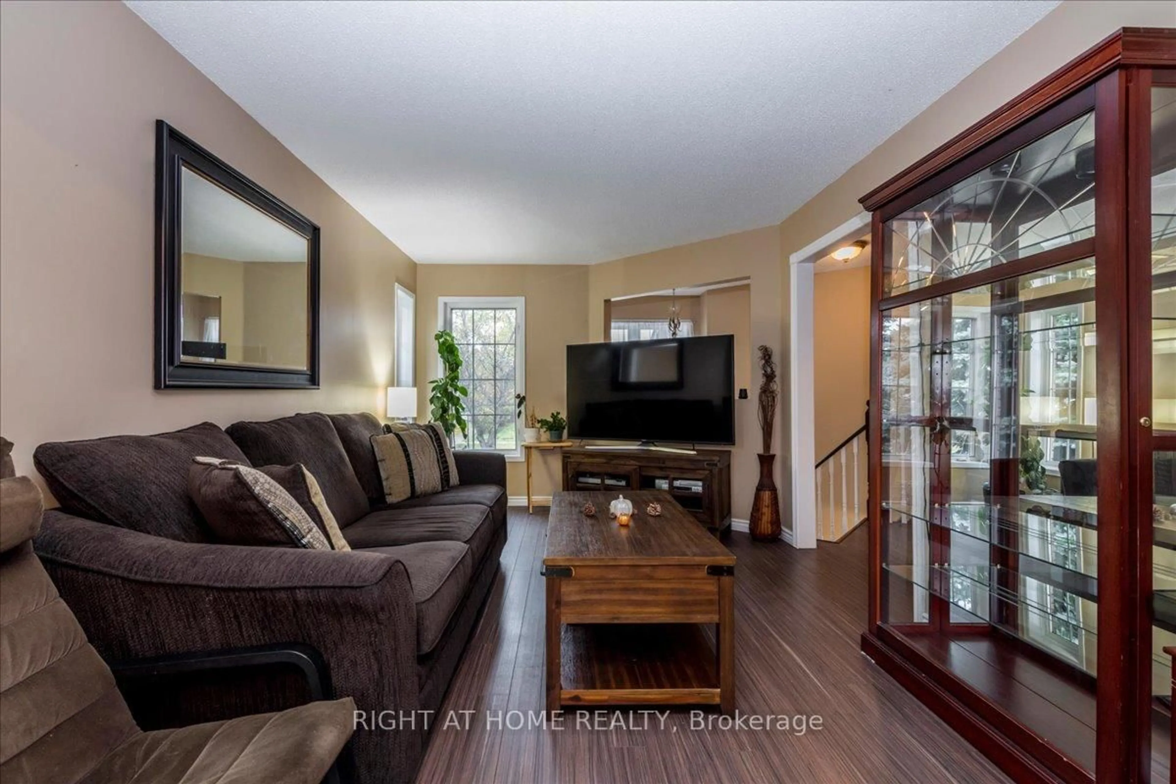 Living room with furniture, wood/laminate floor for 1082 KENSINGTON St, Innisfil Ontario L9S 1V1