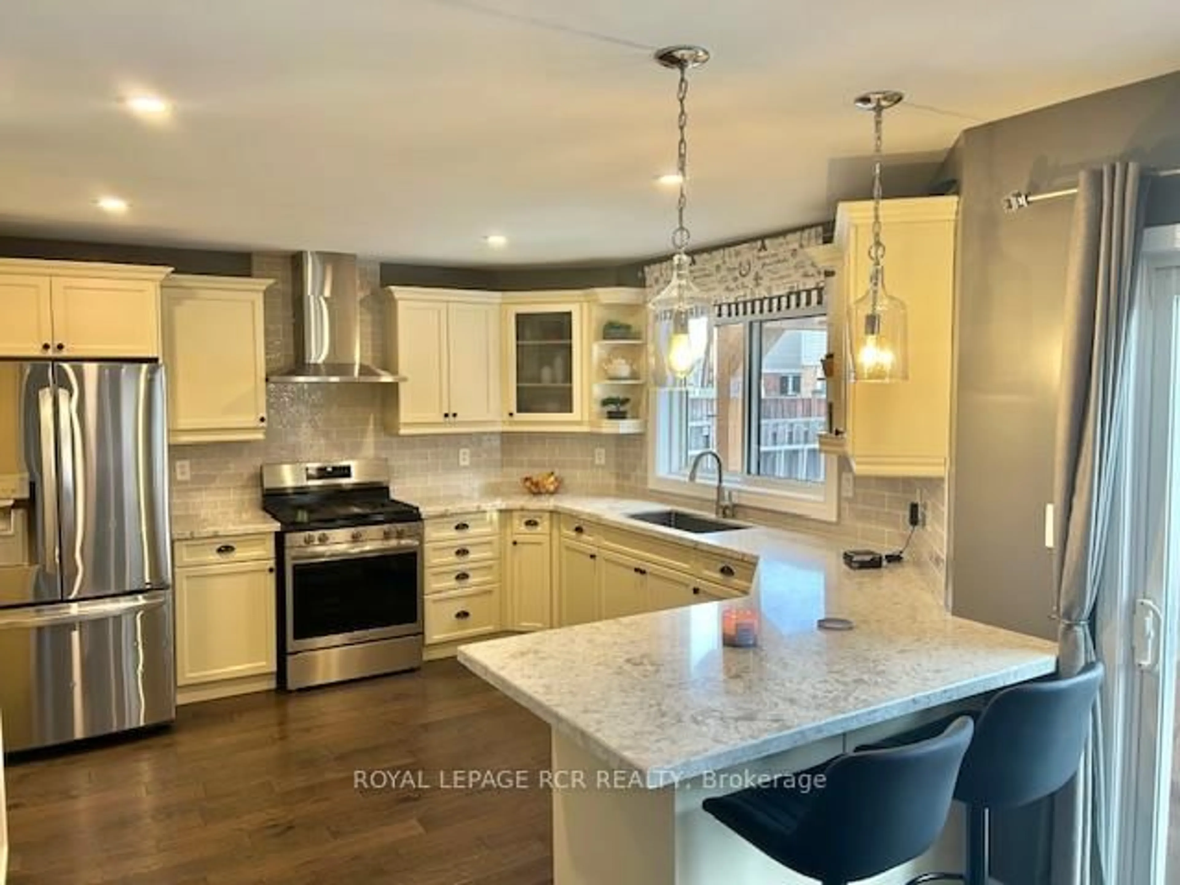 Open concept kitchen, unknown for 25 Kidd Cres, New Tecumseth Ontario L9R 0C8