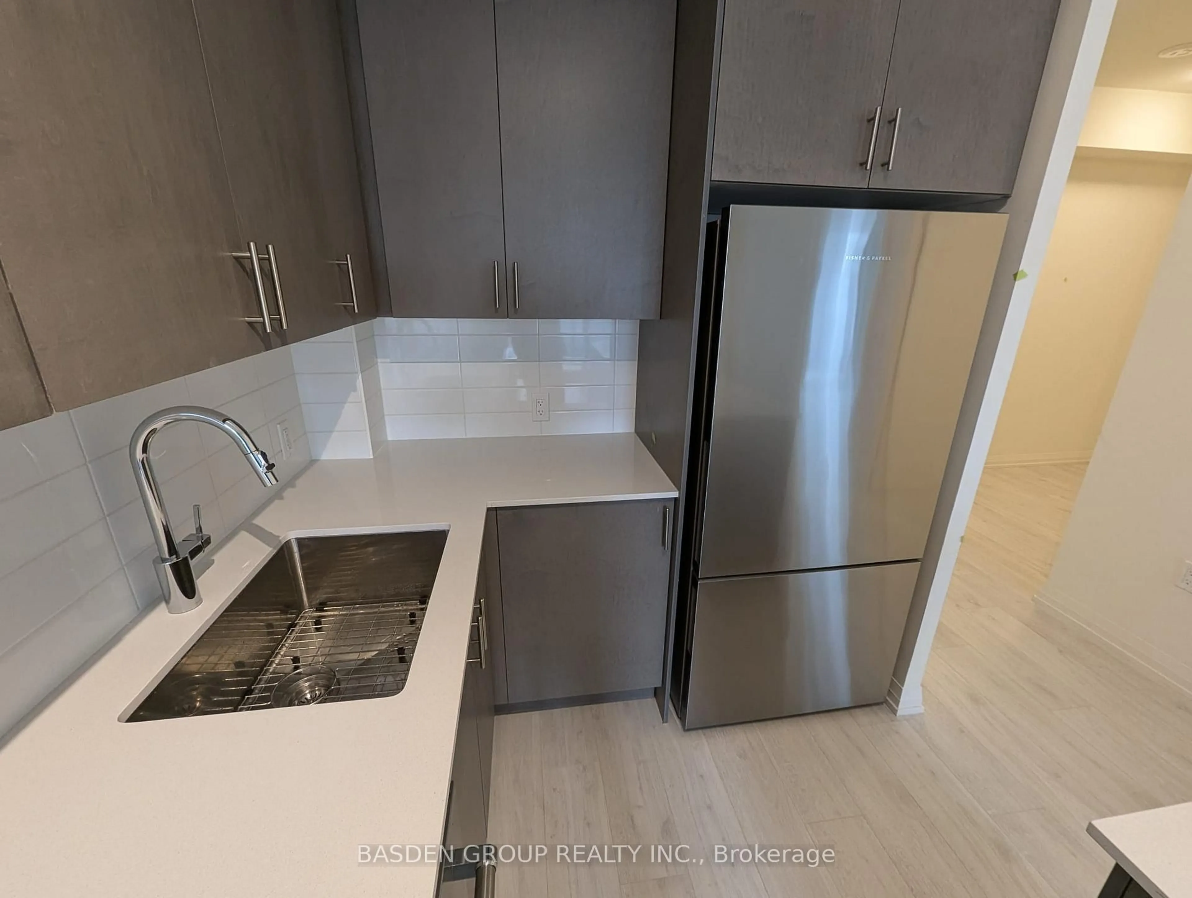 Standard kitchen, unknown for 8960 Jane St #433, Vaughan Ontario L4K 0N9