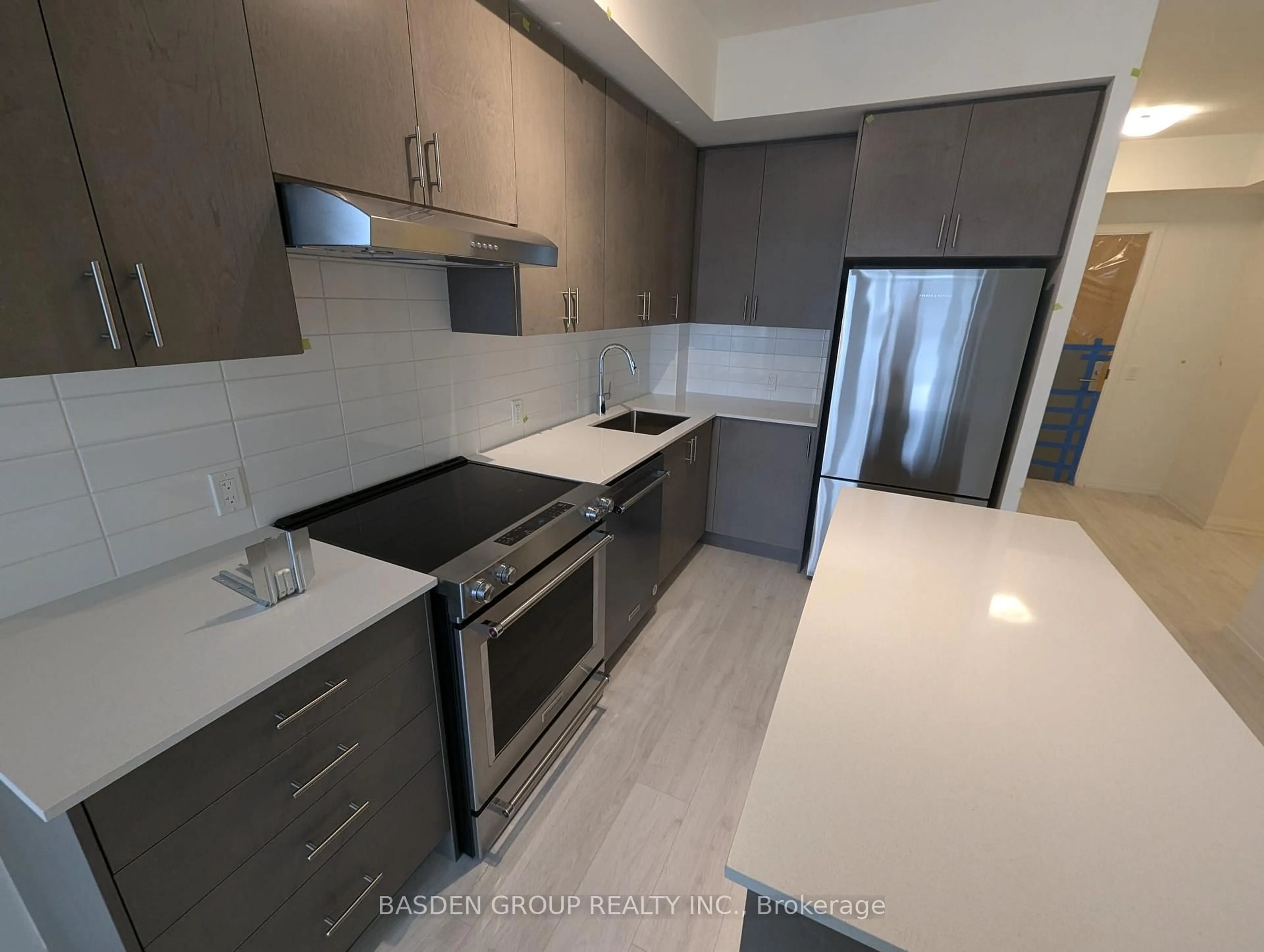 Standard kitchen, unknown for 8960 Jane St #433, Vaughan Ontario L4K 0N9
