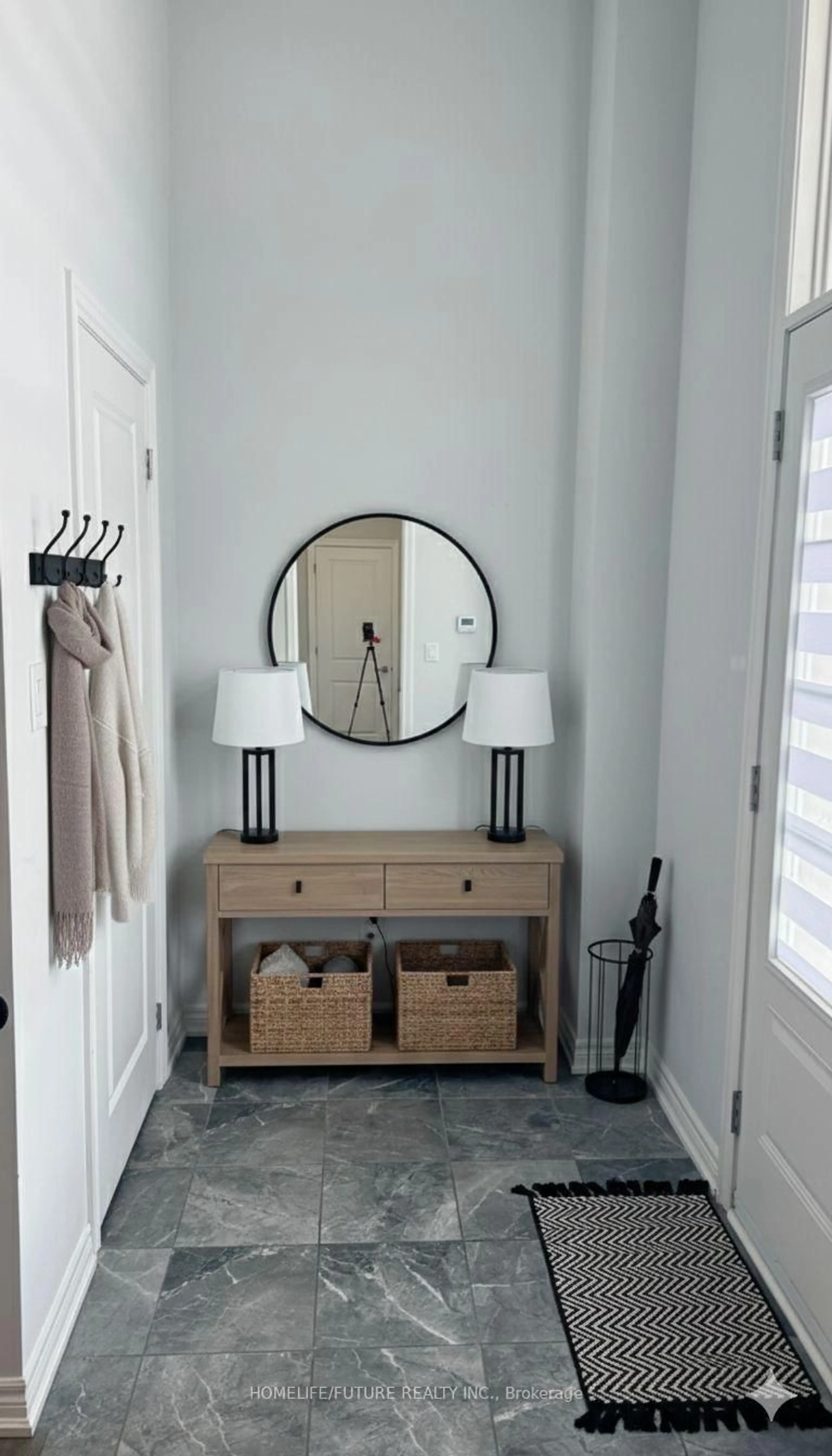 Indoor entryway for 23 Faimira Ave, Georgina Ontario L4P 0C2