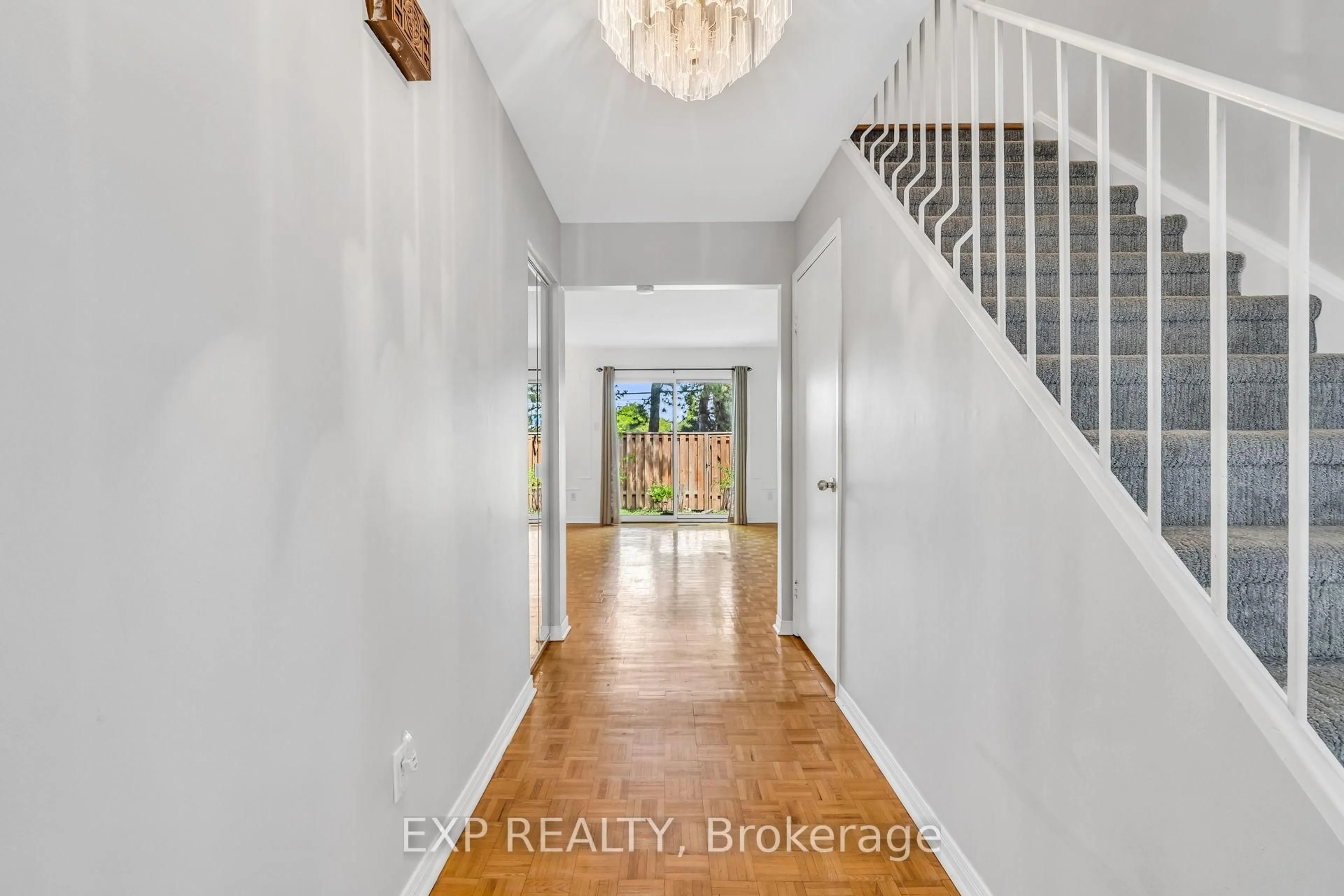 Indoor entryway for 22 Niles Way #325, Markham Ontario L3T 5B8