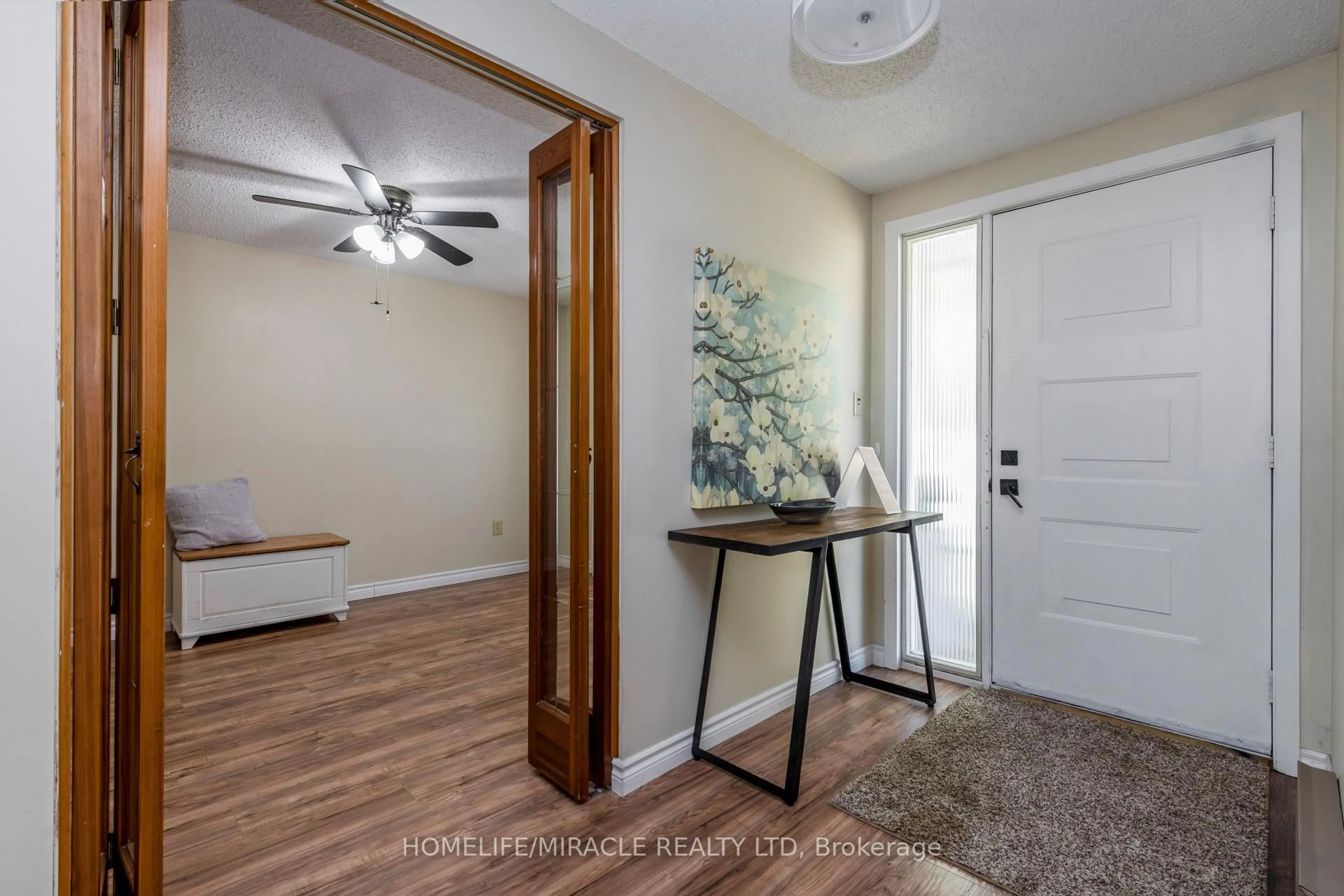 Indoor entryway for 1 Tecumseth Pines Dr, New Tecumseth Ontario L0G 1W0