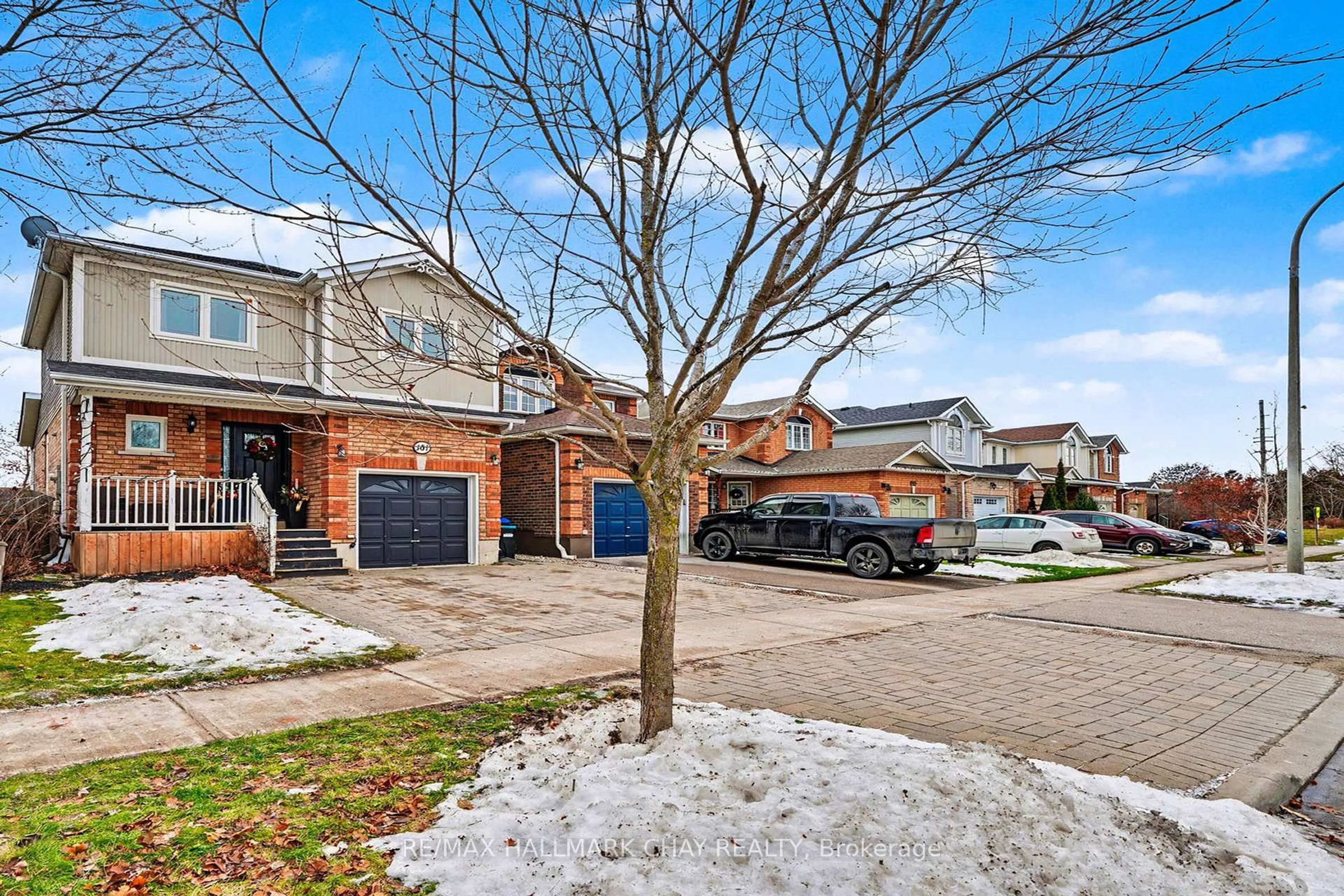 A pic from outside/outdoor area/front of a property/back of a property/a pic from drone, street for 101 Kate Aitken Cres, New Tecumseth Ontario L0G 1A0