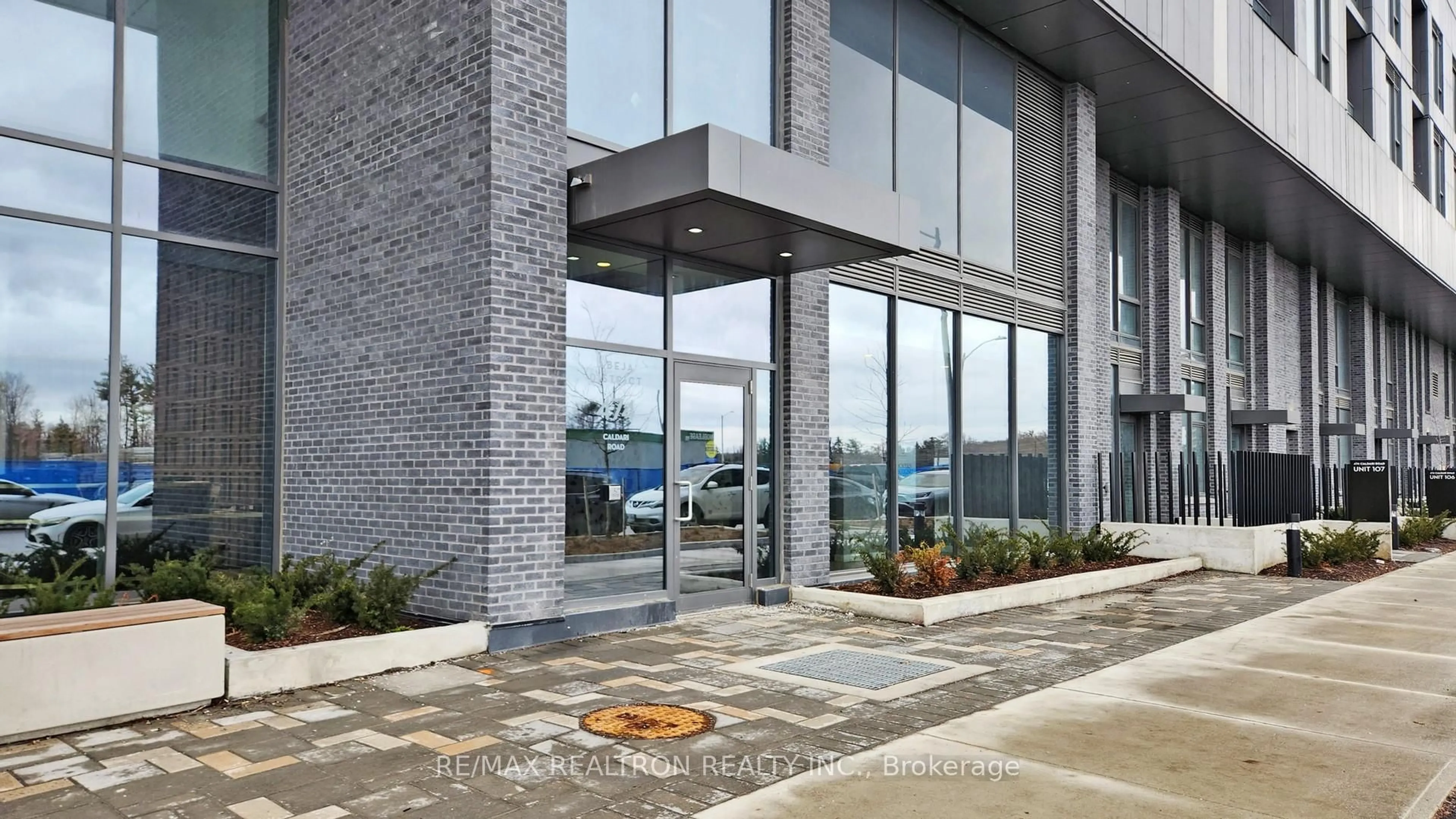 Indoor foyer for 474 Caldari Rd #2107, Vaughan Ontario L4K 0R5