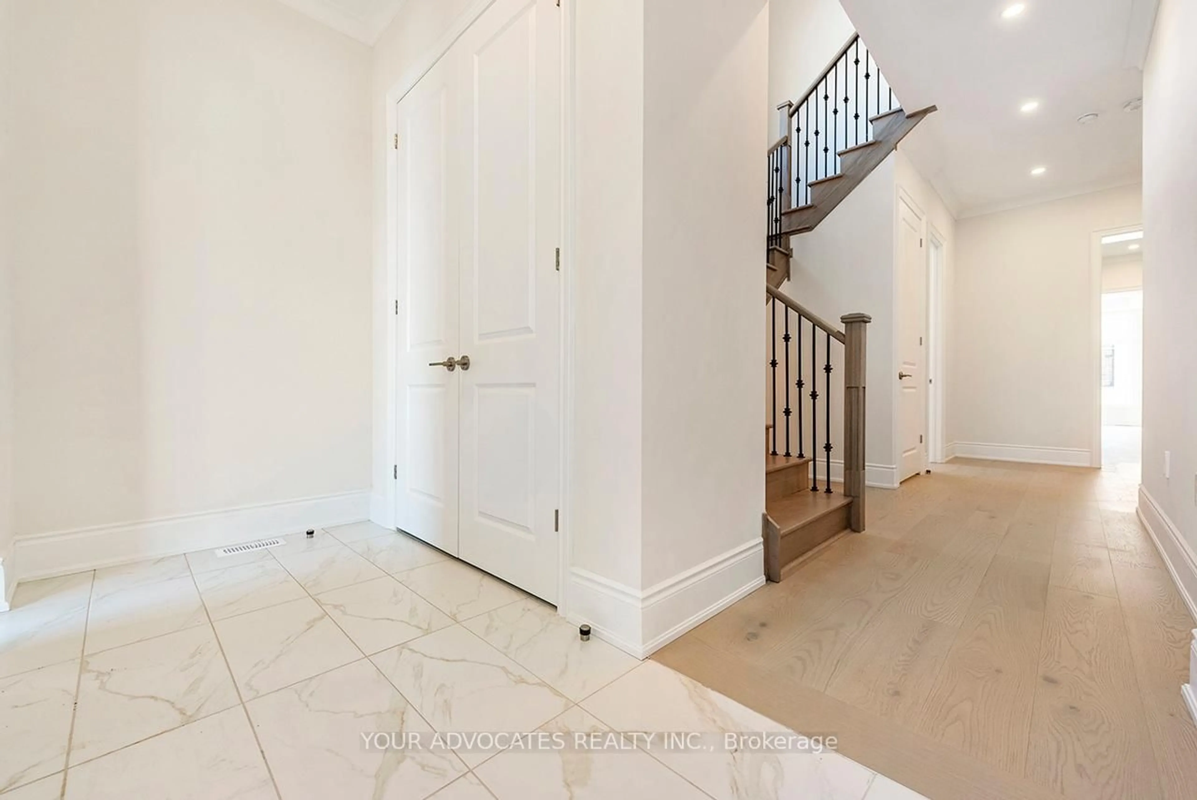 Indoor entryway for 125 Timber Creek Blvd, Vaughan Ontario L4H 3X8