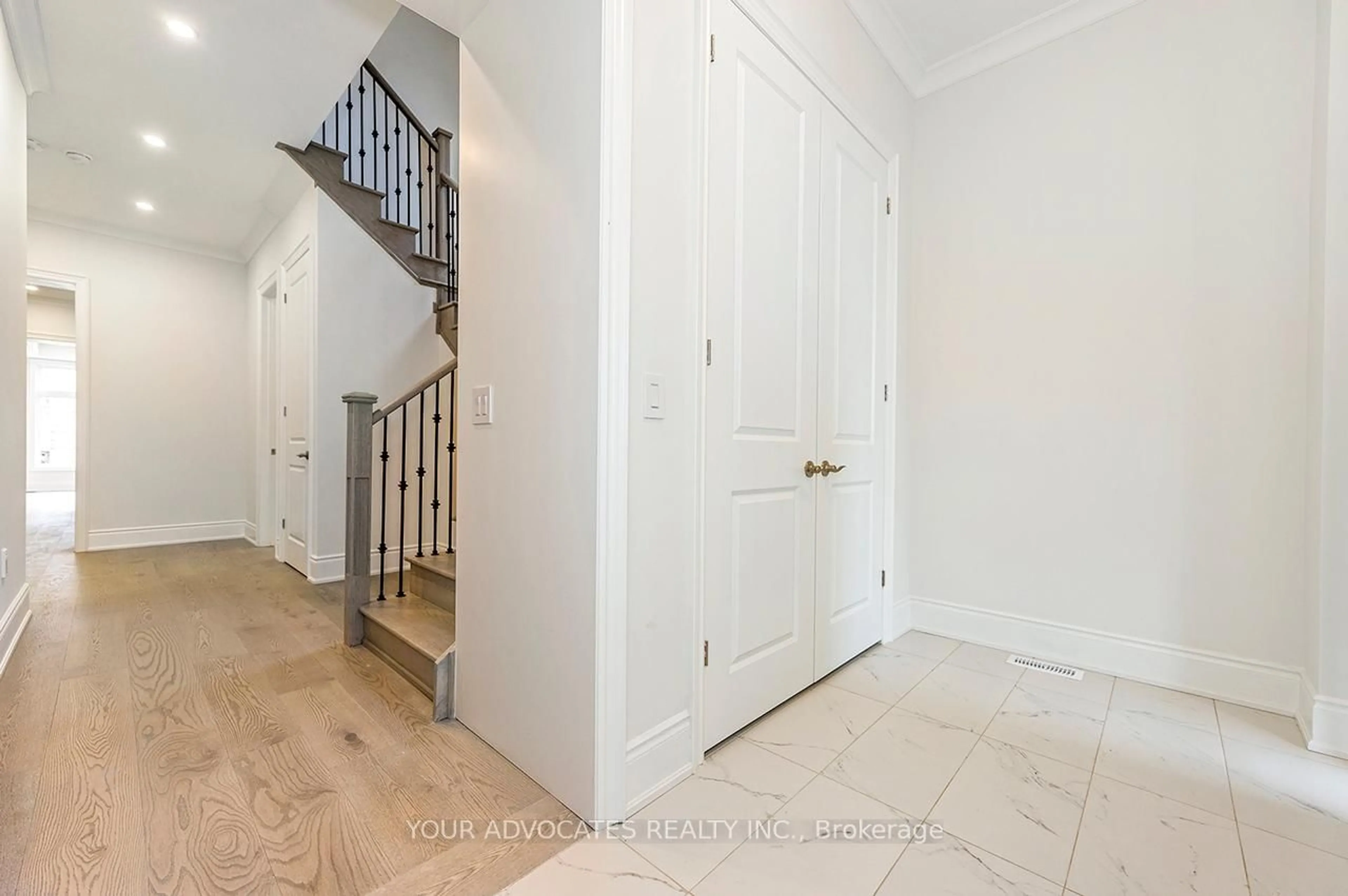 Indoor entryway for 137 Timber Creek Blvd, Vaughan Ontario L4H 3X8