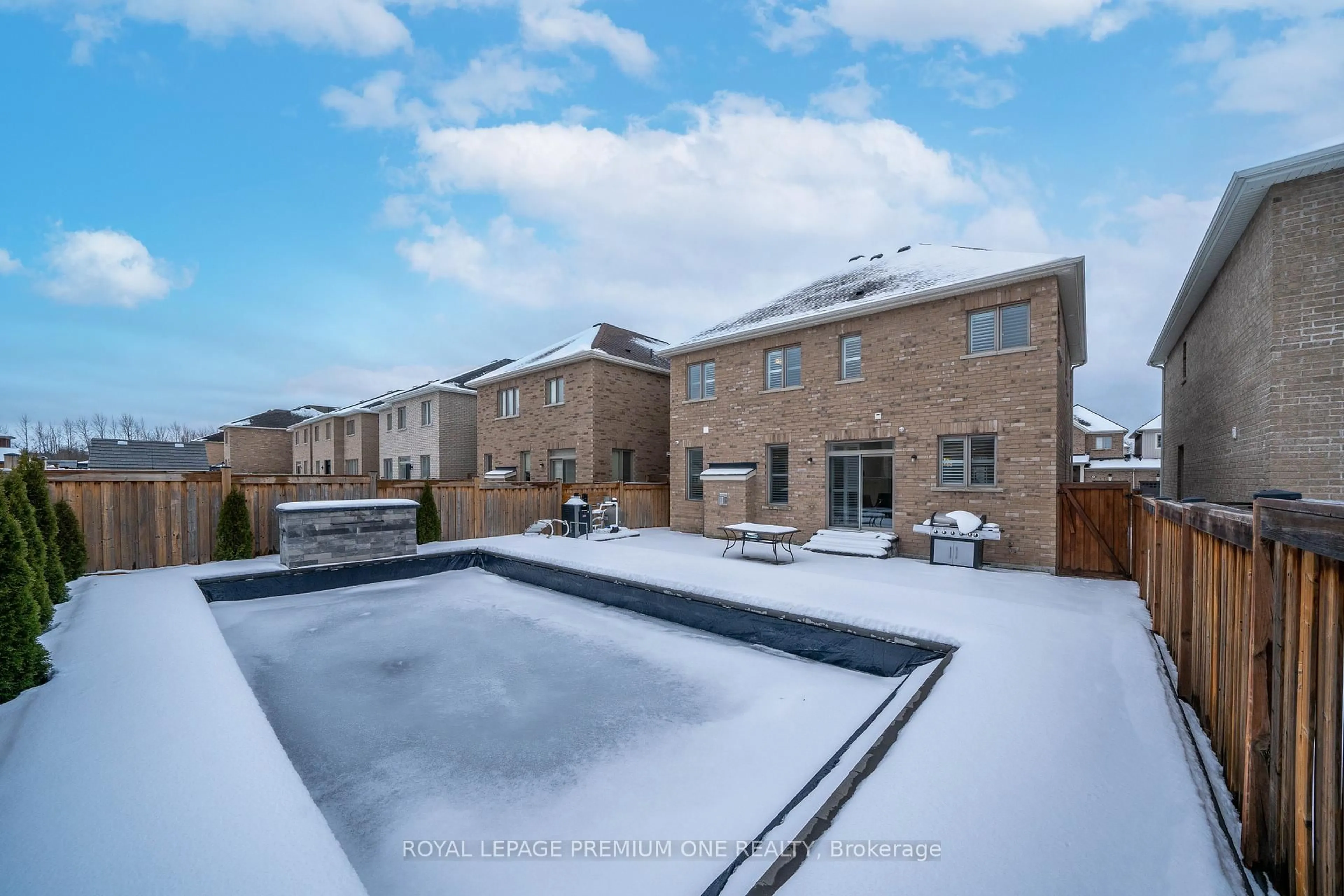 A pic from outside/outdoor area/front of a property/back of a property/a pic from drone, street for 31 Prady Lane, New Tecumseth Ontario L0G 1W0