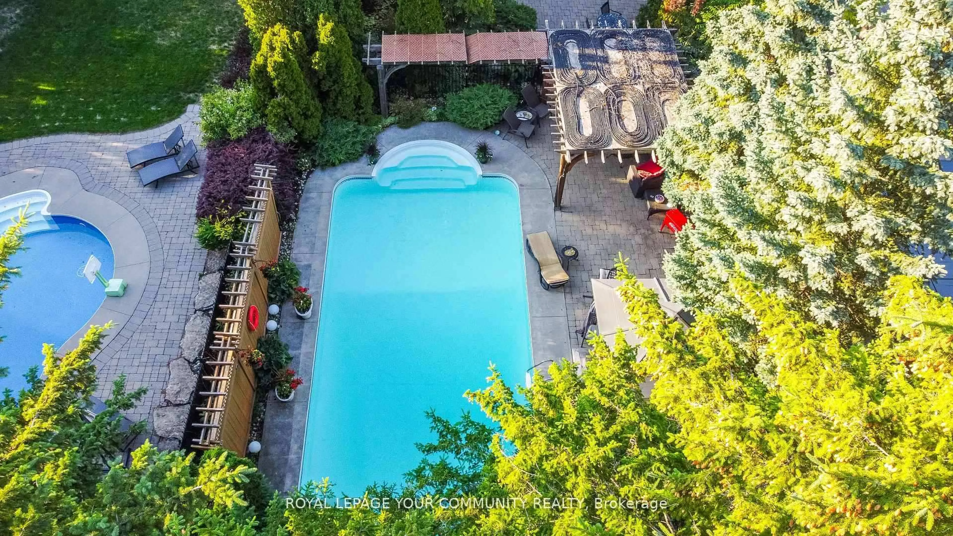 Pool for 95 Naughton Dr, Richmond Hill Ontario L4C 8B3