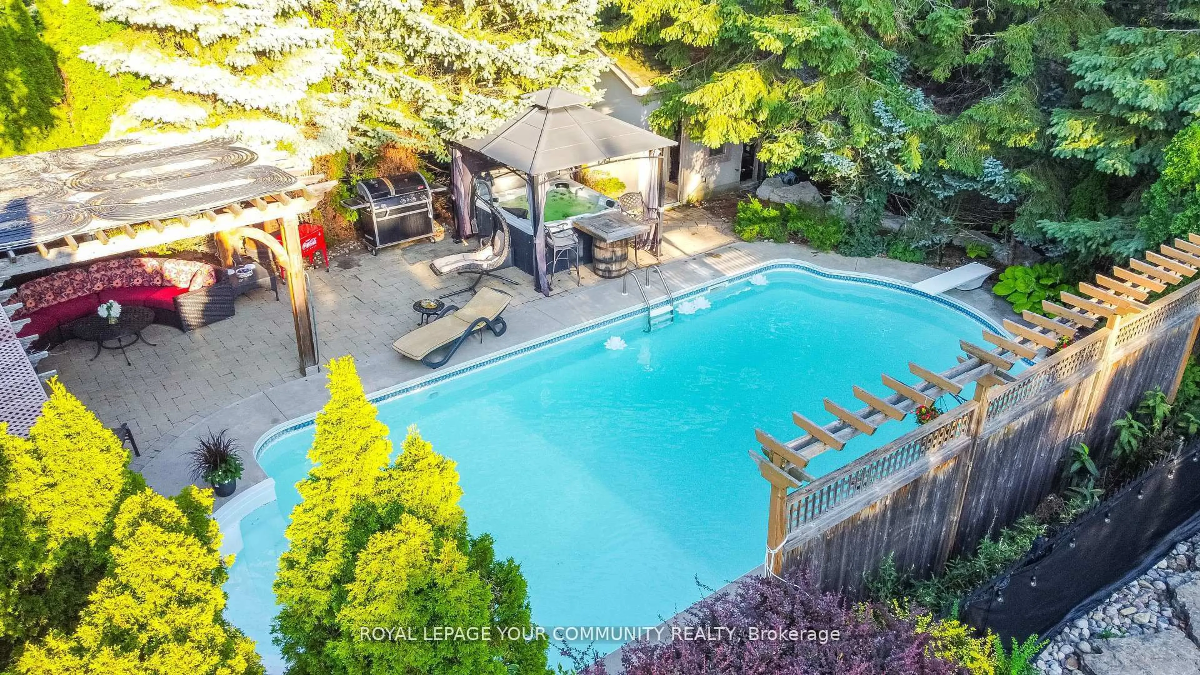 Pool for 95 Naughton Dr, Richmond Hill Ontario L4C 8B3